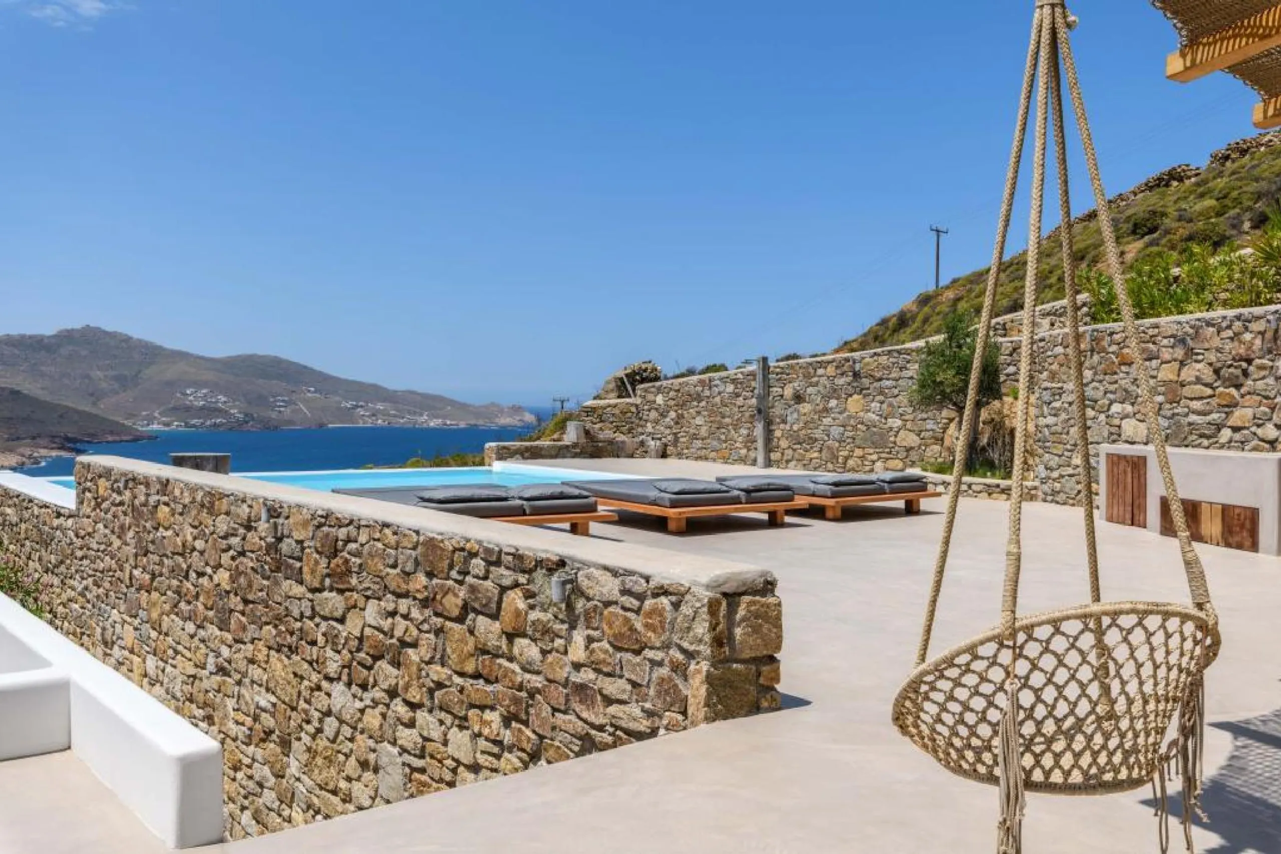 Mykonos Greek Style Villa with Stunning Sea Views — photograph 2