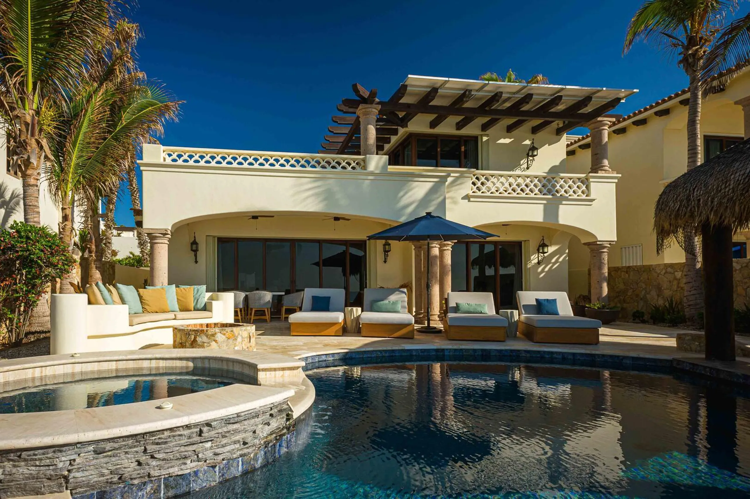 Grandiose Villa with Private Infinity Pool Overlooking the Sea of Cortez — photograph 2