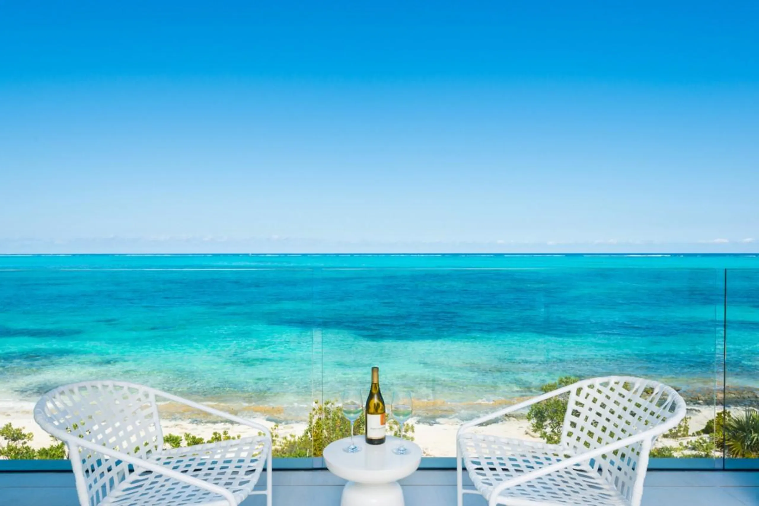 Contemporary Modern Beachfront Villa with Private Pool in Turks & Caicos — photograph 5