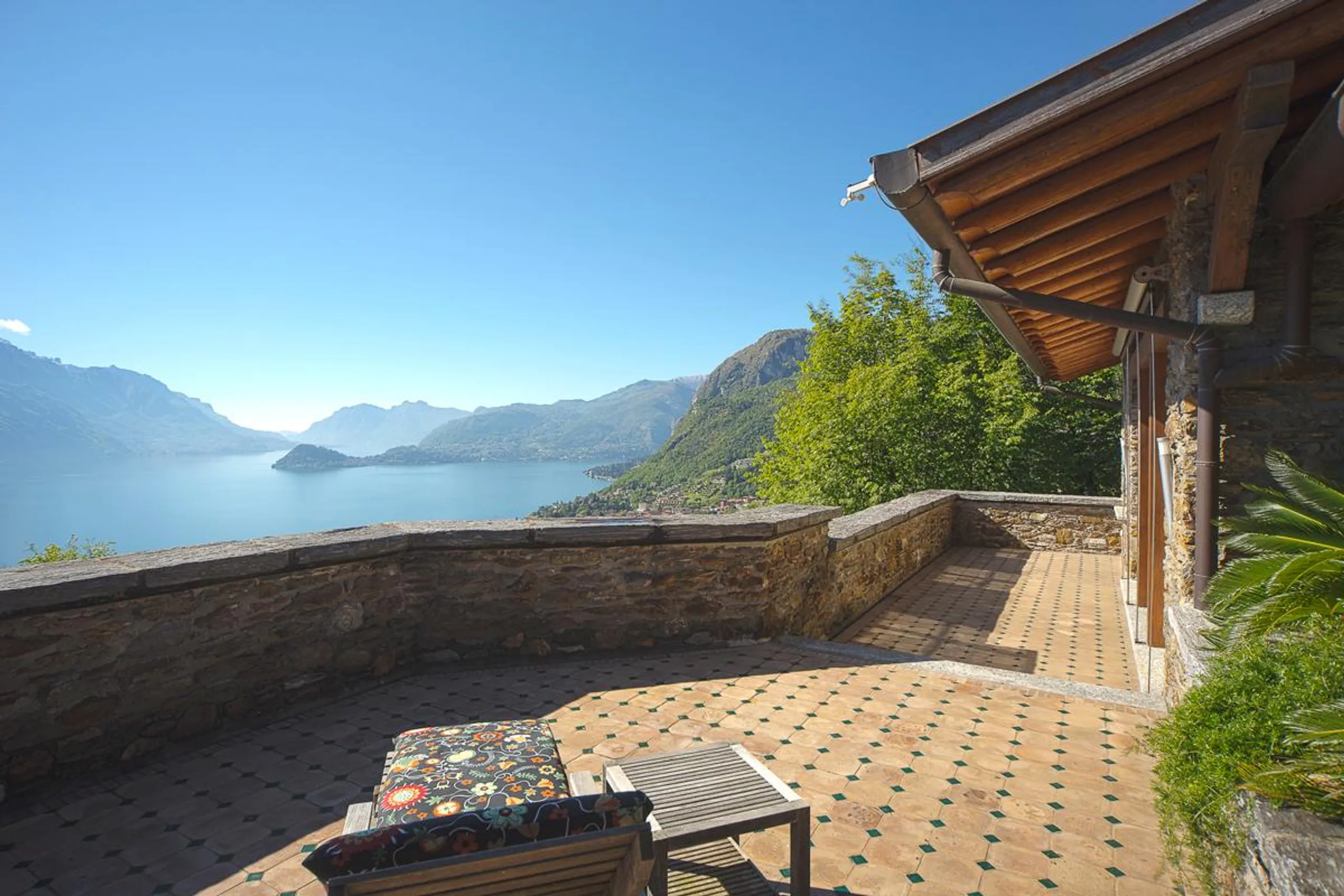 Radiant Villa in Lake Como with Private Pool and Stunning Views — photograph 4