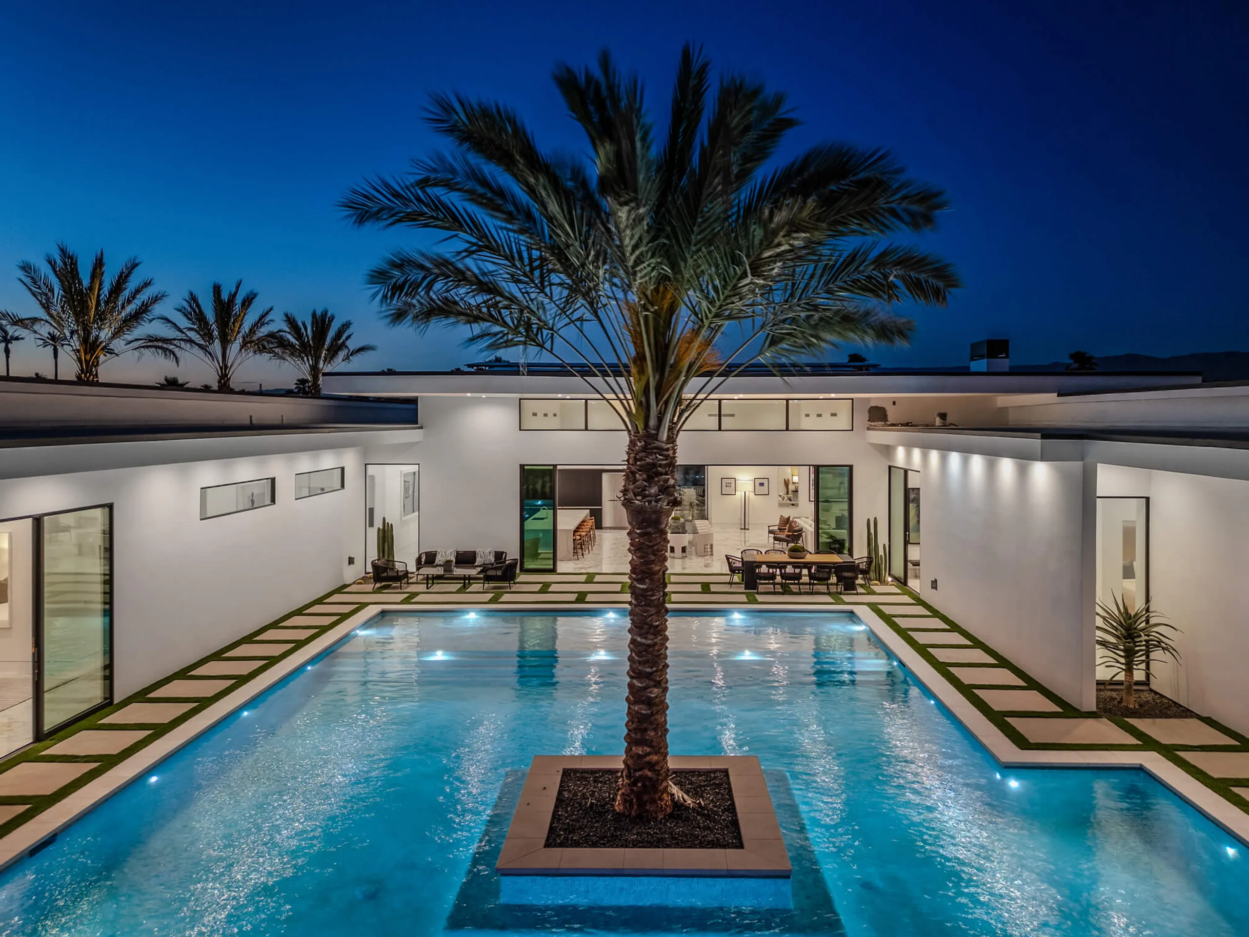 One-of-a-Kind Desert Luxury Villa Private Pool, Spa and Golf Access — photograph 4