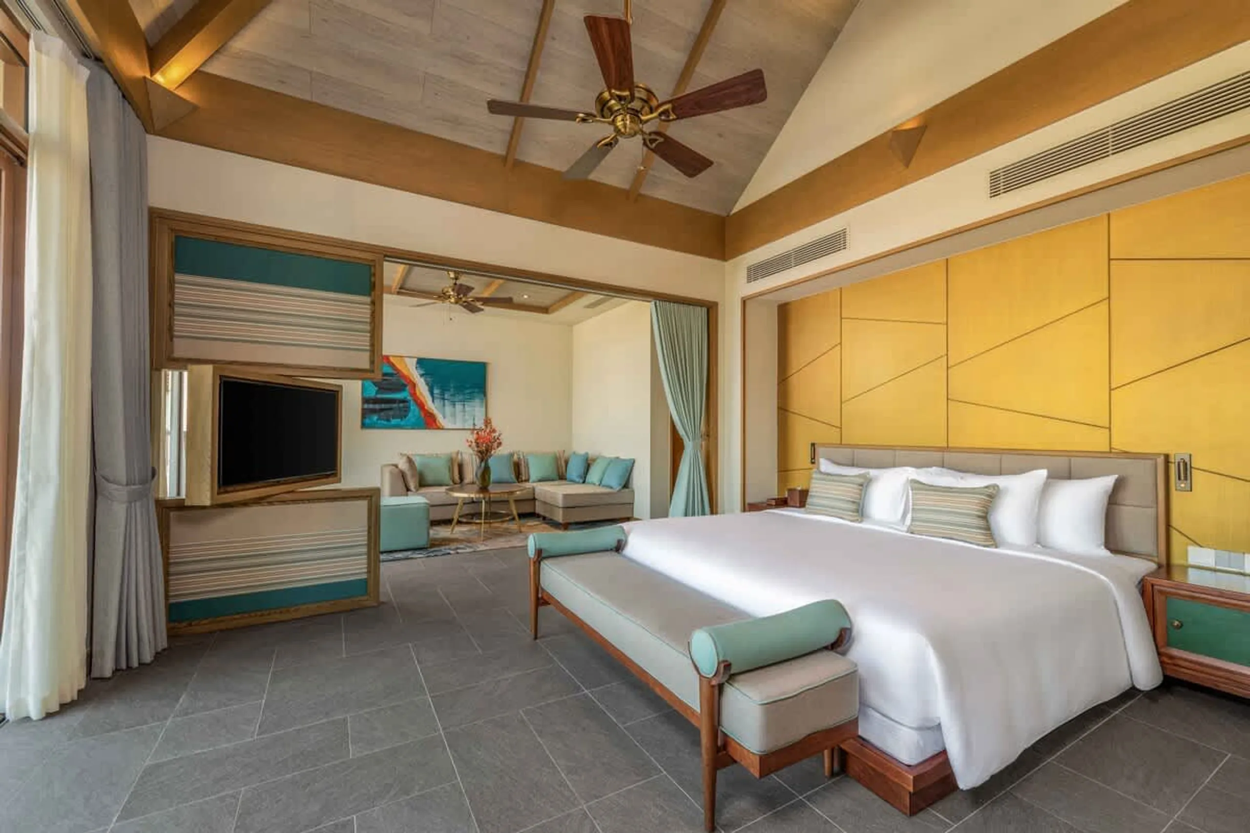 Luxurious Da Nang Getaway with Pool and Pristine Coastline — photograph 10