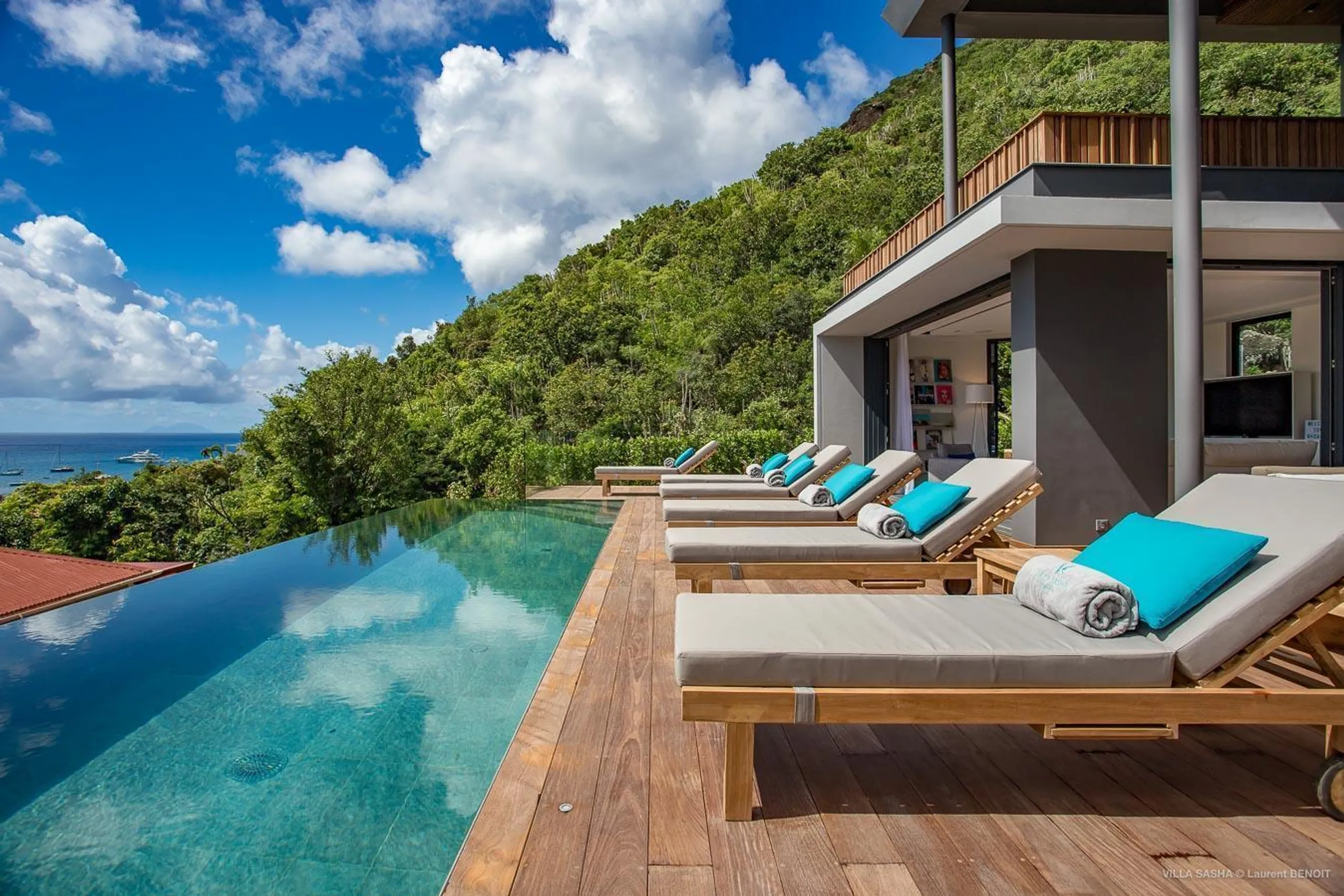 Stylish Oceanside Estate with Infinity Pool and Walks to Beach, Sasha