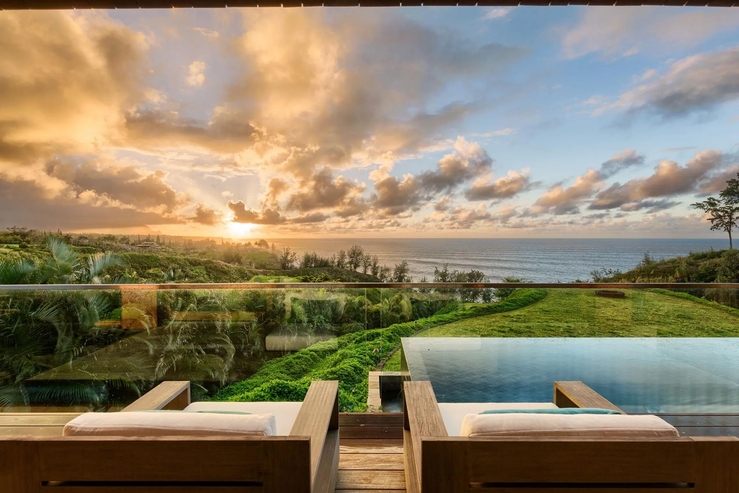 Azure Cliffs Sanctuary Estate with Ocean View Infinity Pool — photograph 3