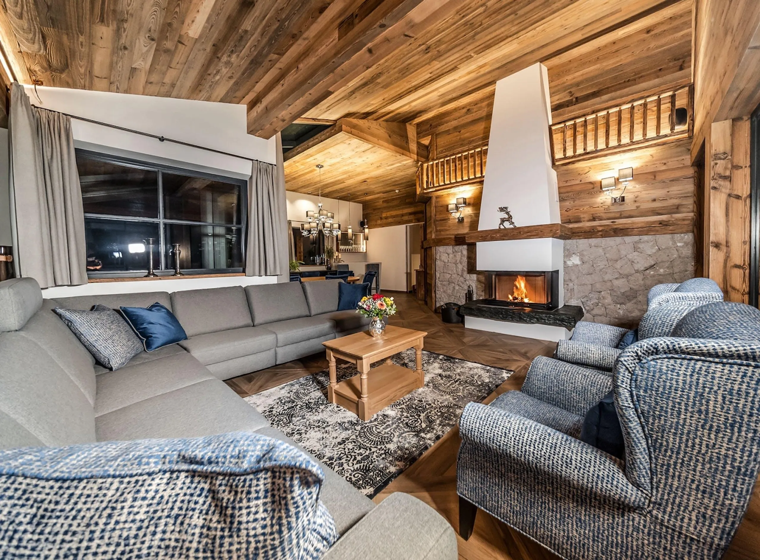 Majestic Chalet in Alps with Private Pool and Dolomite Views — photograph 8