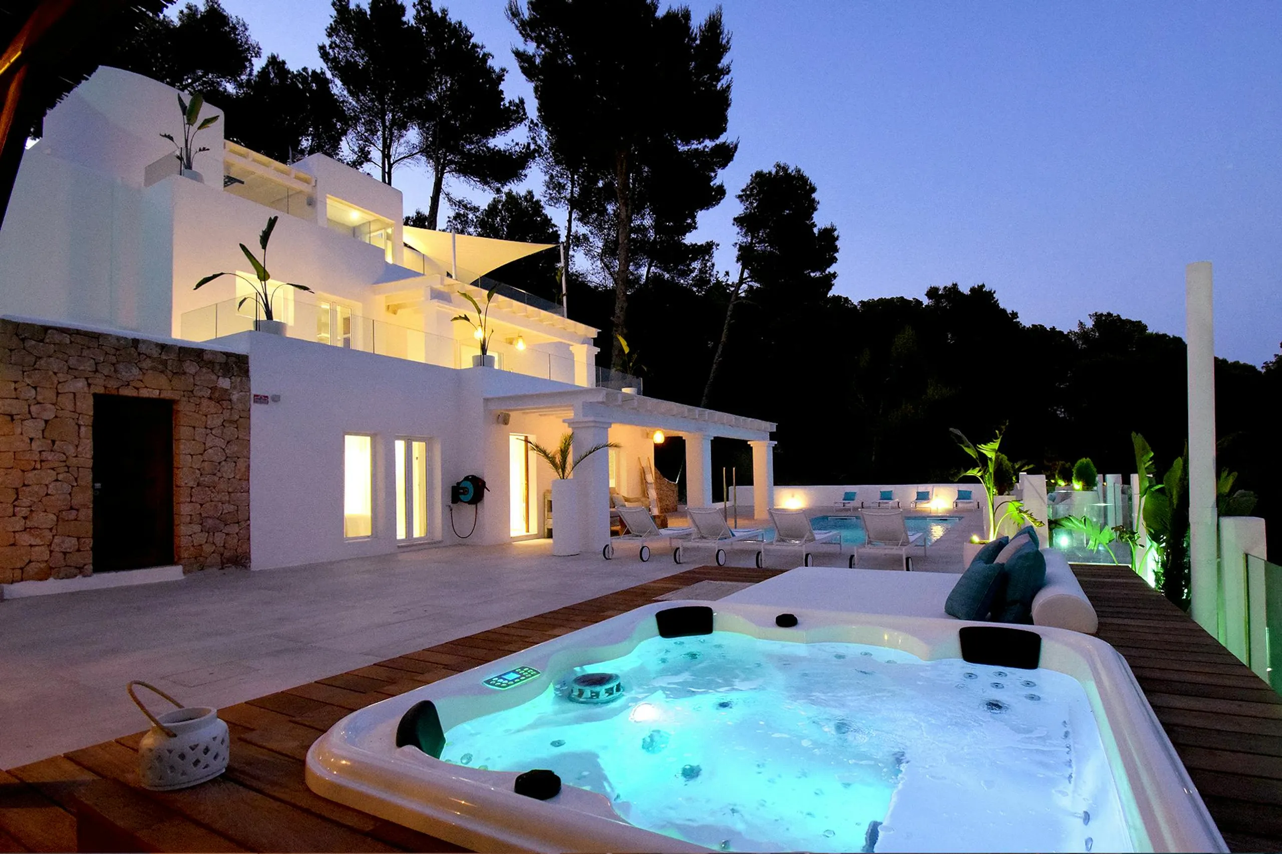 Sensational Seaside Villa in Ibiza with Private Pool and Hot Tub — photograph 4