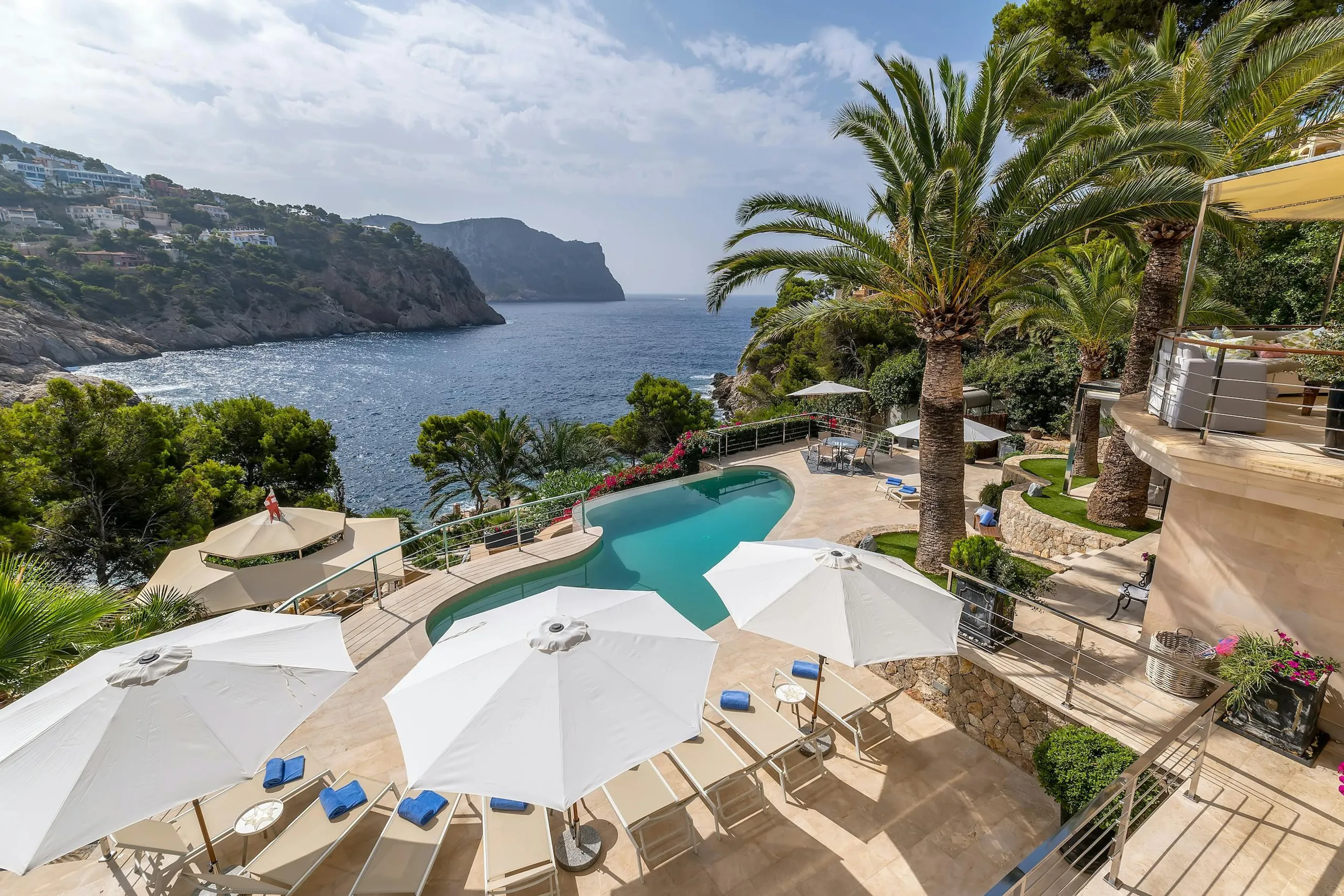 Elegant Six-Bedroom Villa with Terraces, Sea Access and 360° Views — photograph 3