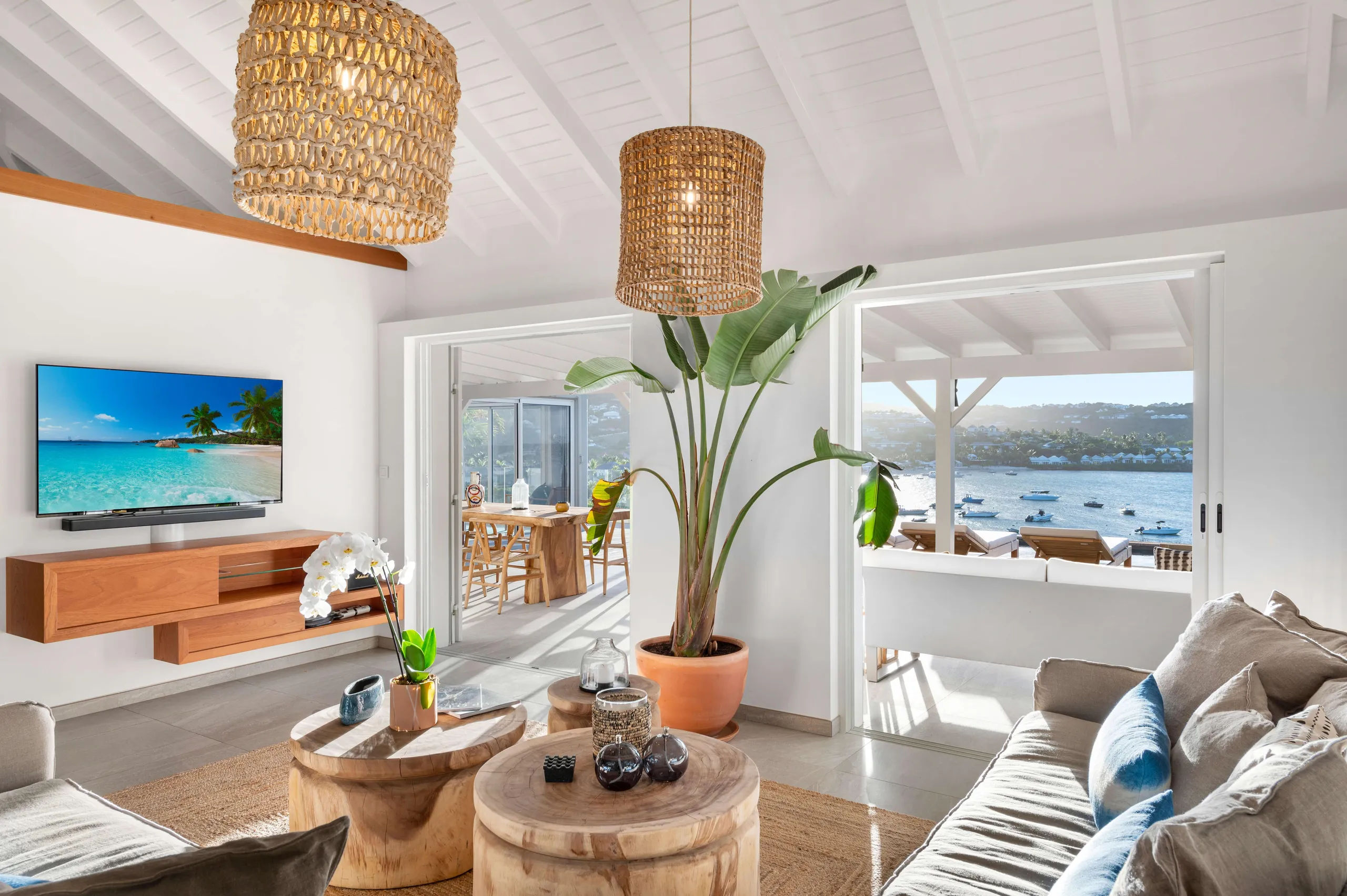 Grand-Cul-de-Sac Lagoon Contemporary Styled Villa with Private Pool — photograph 8
