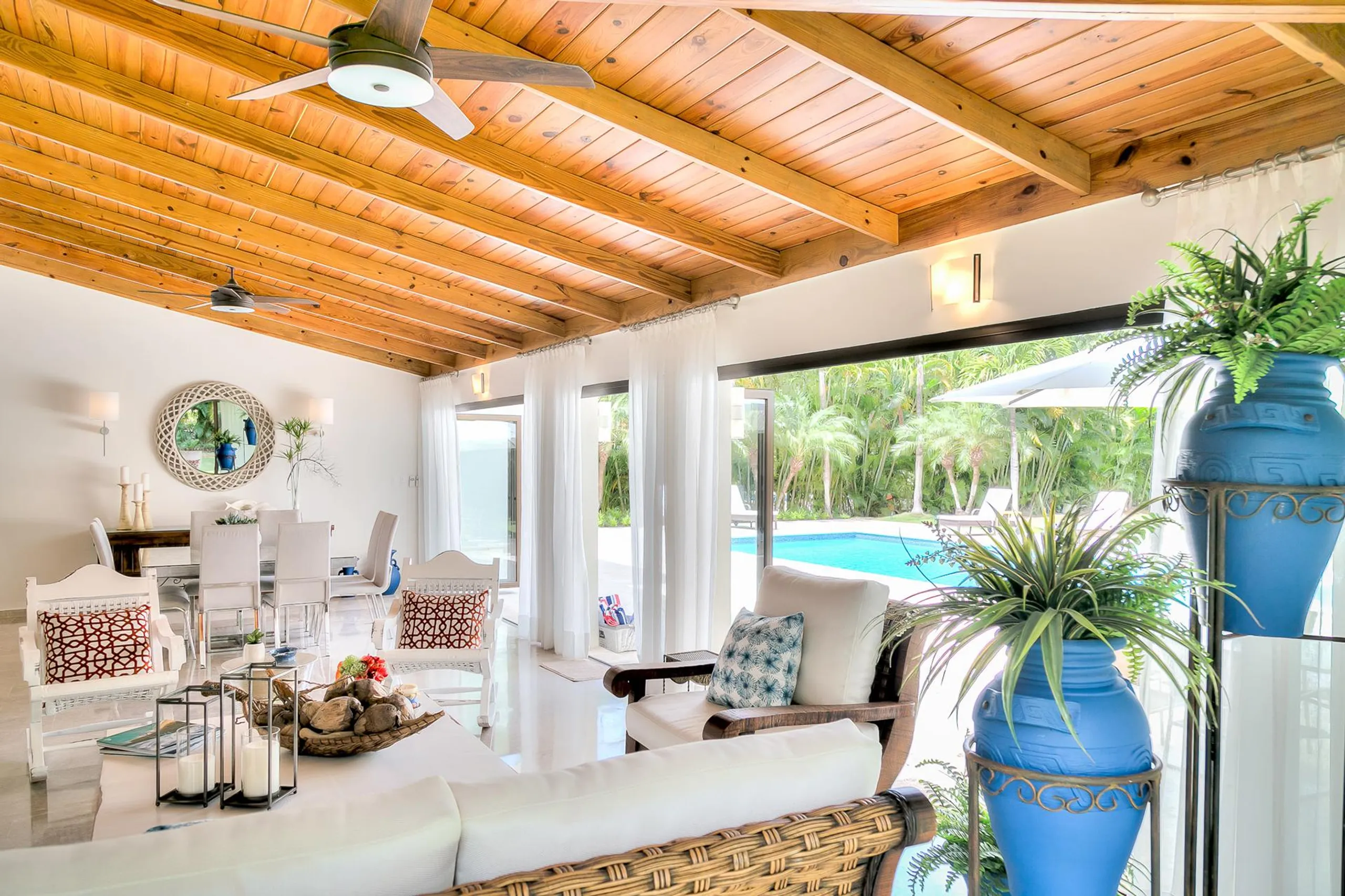 Sophisticated 4BR Villa with Expansive Garden Pool Terrace and Palapa — photograph 11