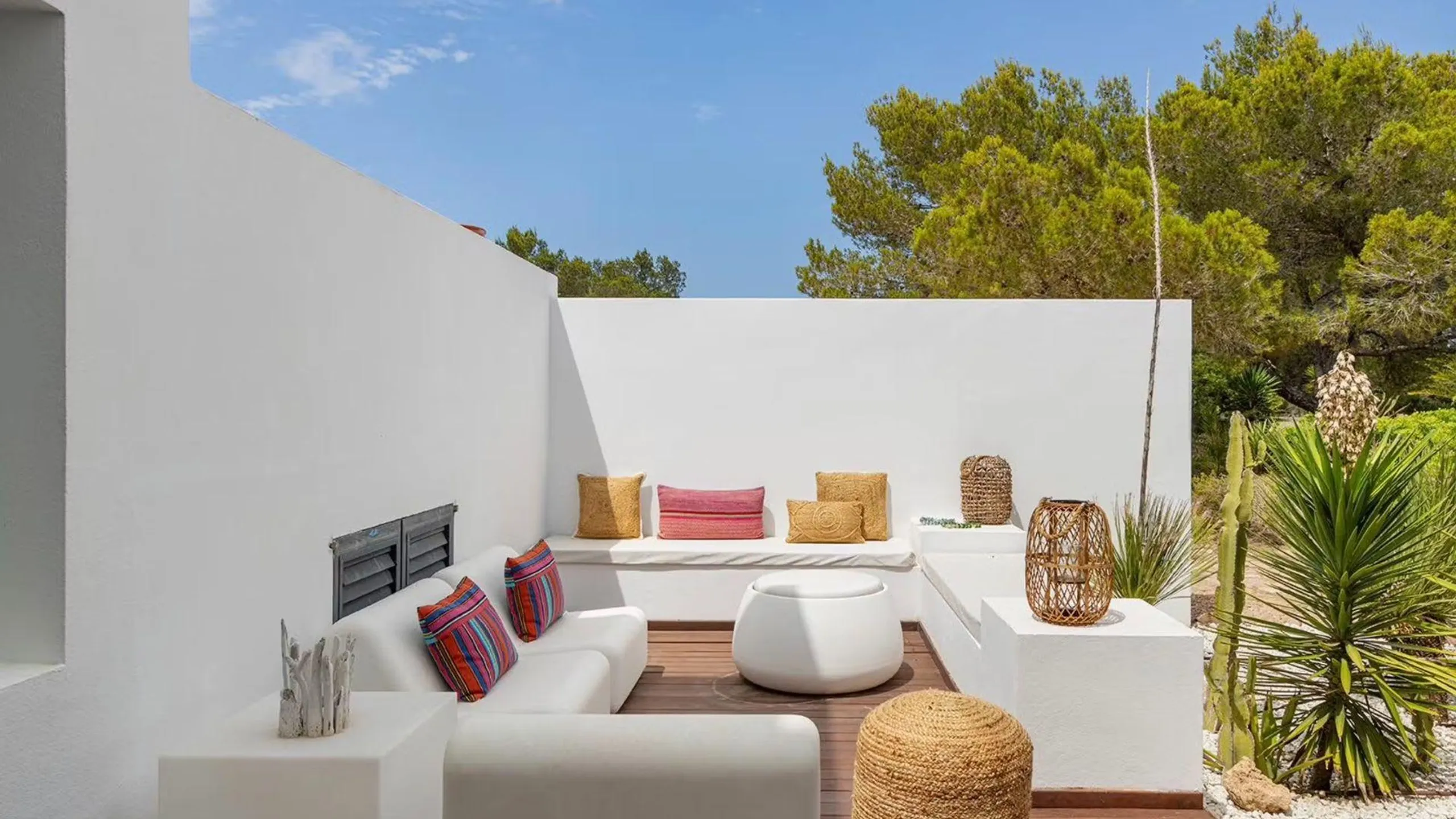Sun-Kissed Formentera Villa with Private Pool, Palm Gardens & Beach Access — photograph 11