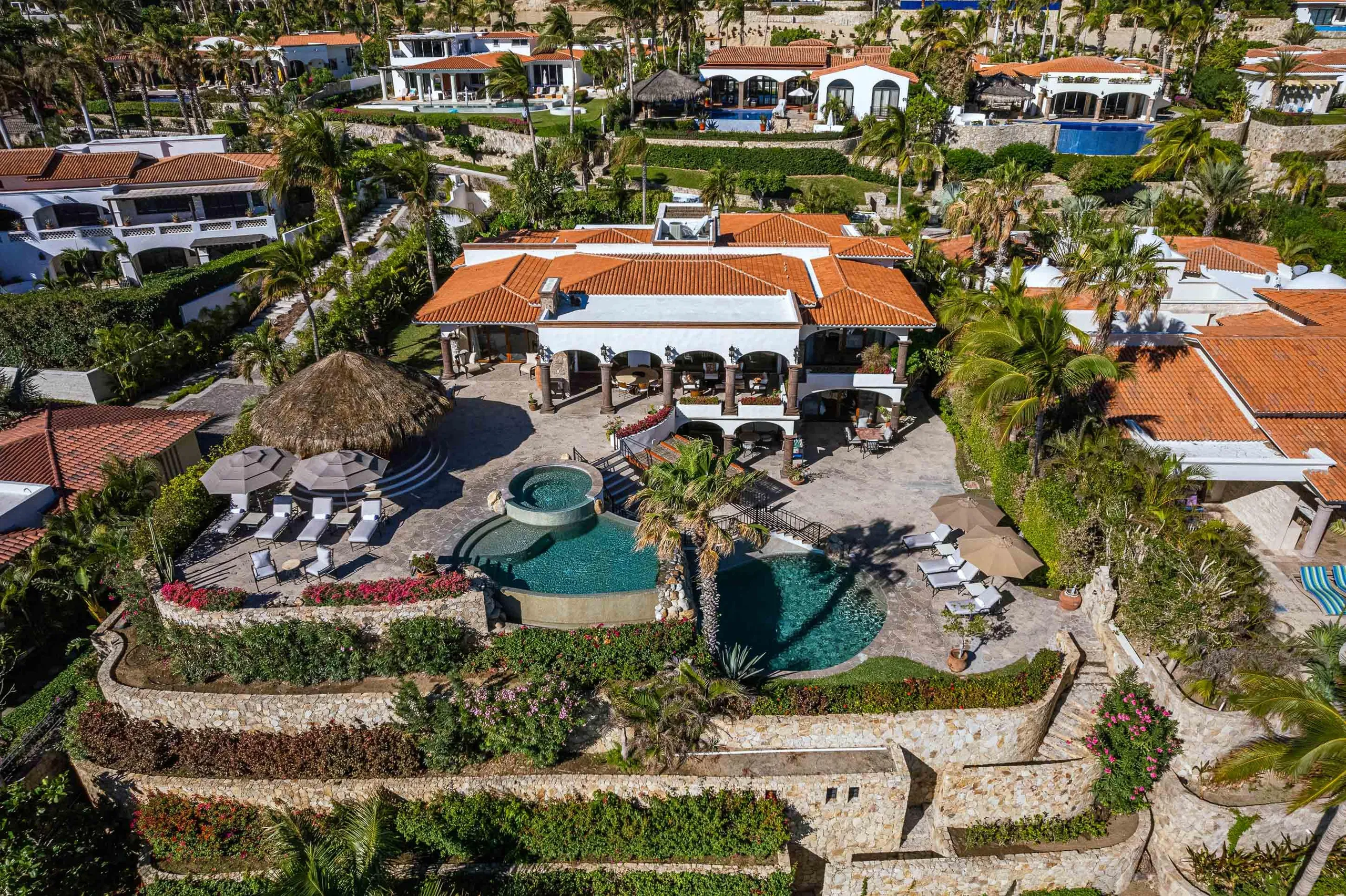 Ultra Luxury Caleta Tuscan Style Estate with Pool and Ocean Views — photograph 7