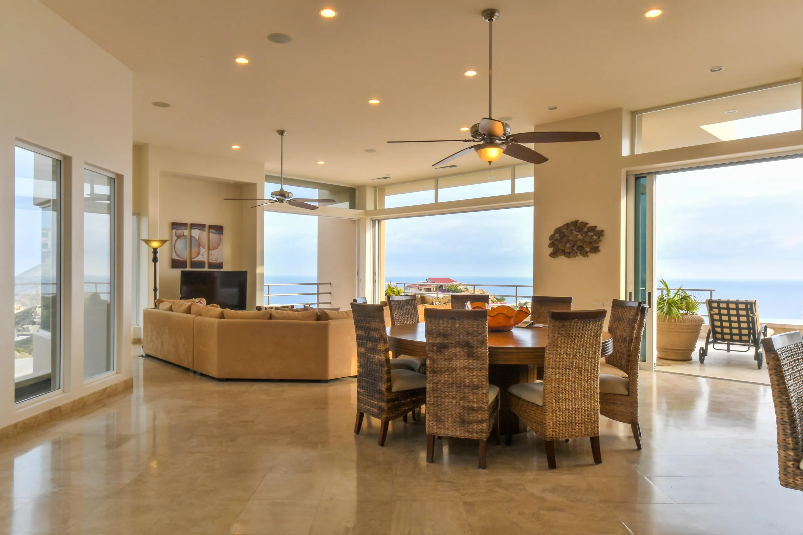 7BR Pedregal Villa with Ocean Views, Theater & Infinity Pool — photograph 8