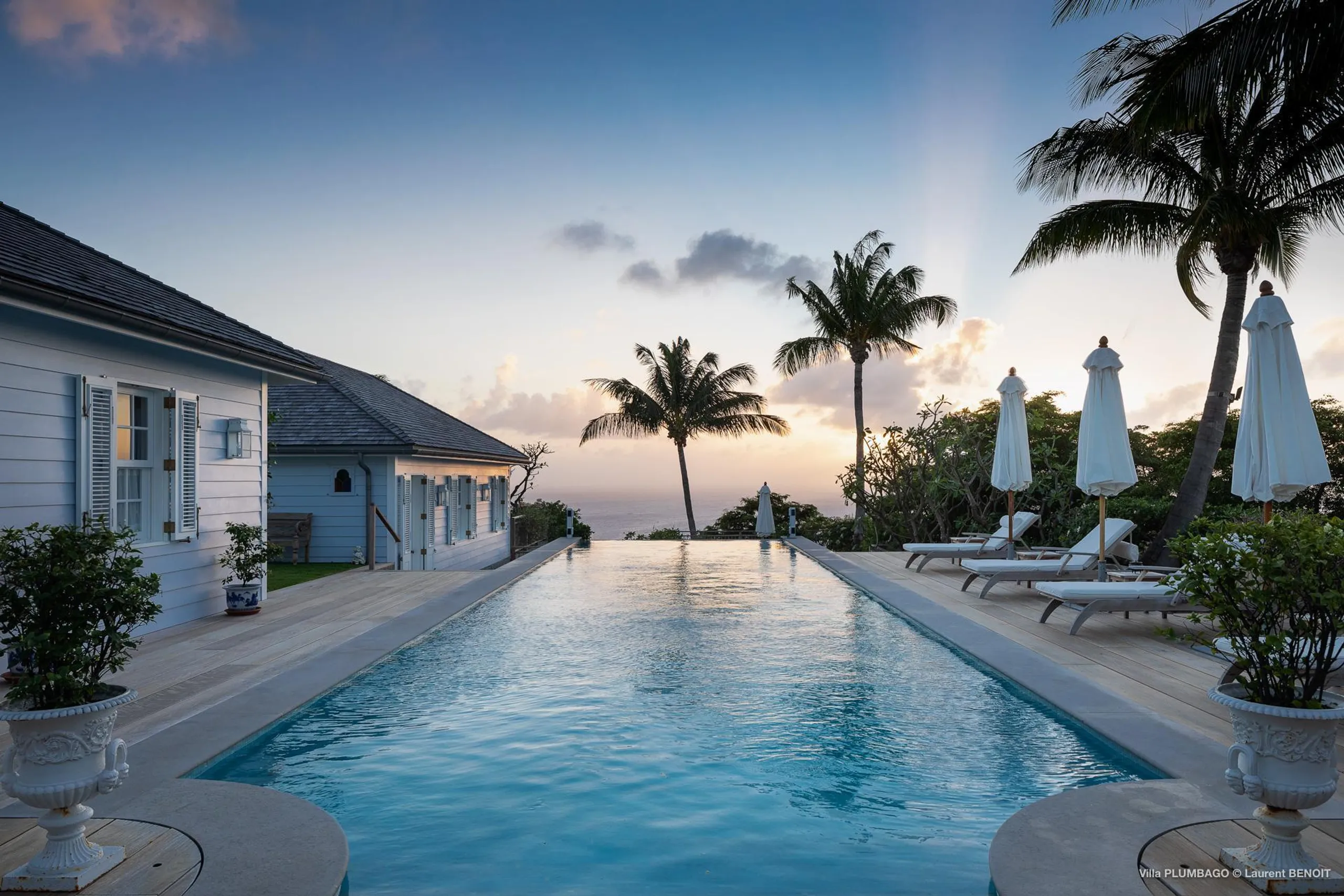 Lavish Oceanside Villa with Private Pool and Fitness Room, Colombier