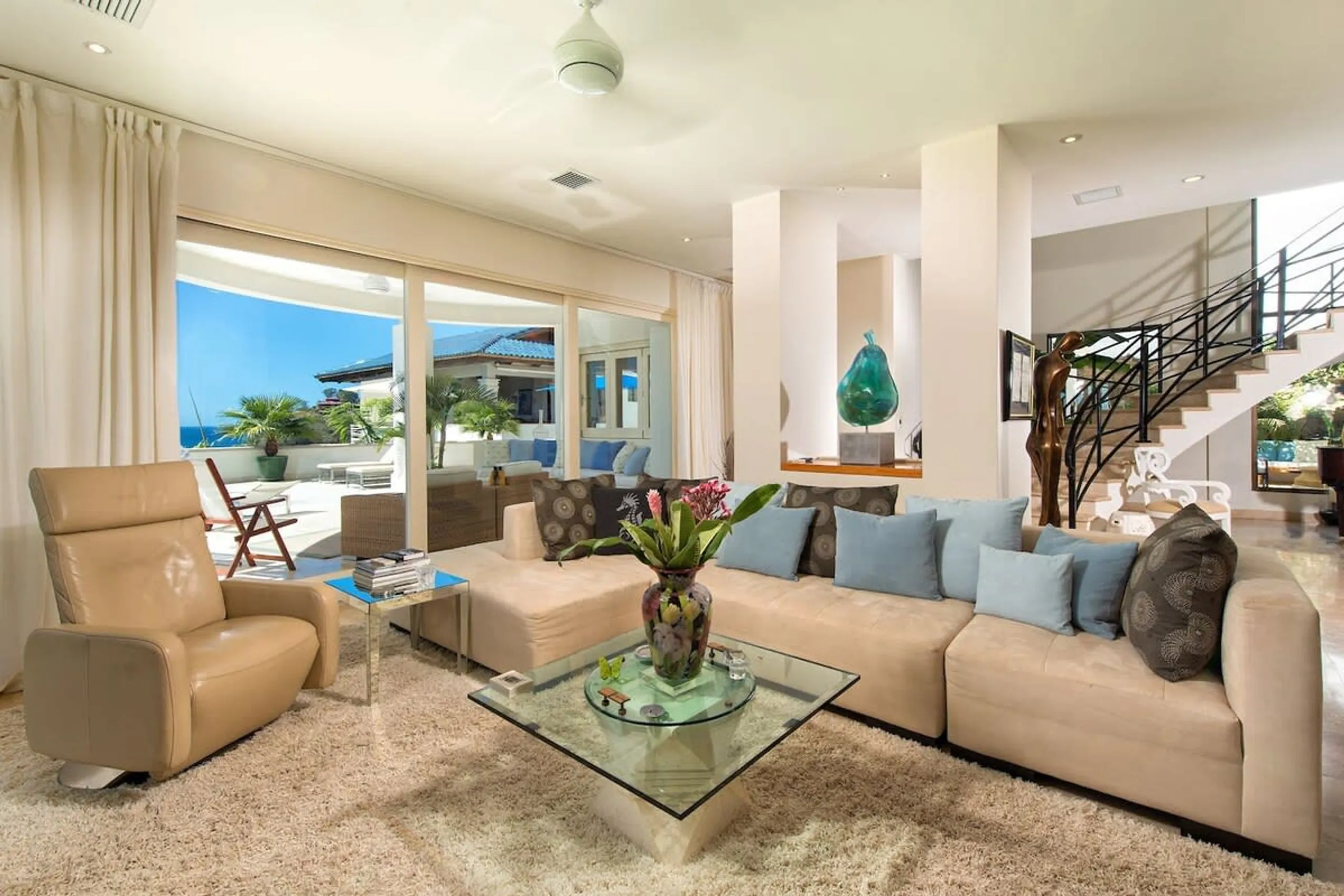Opulent Beachfront Villa in Flamingo with Private Pool, Private Beach Access and Panoramic Ocean Views — photograph 6