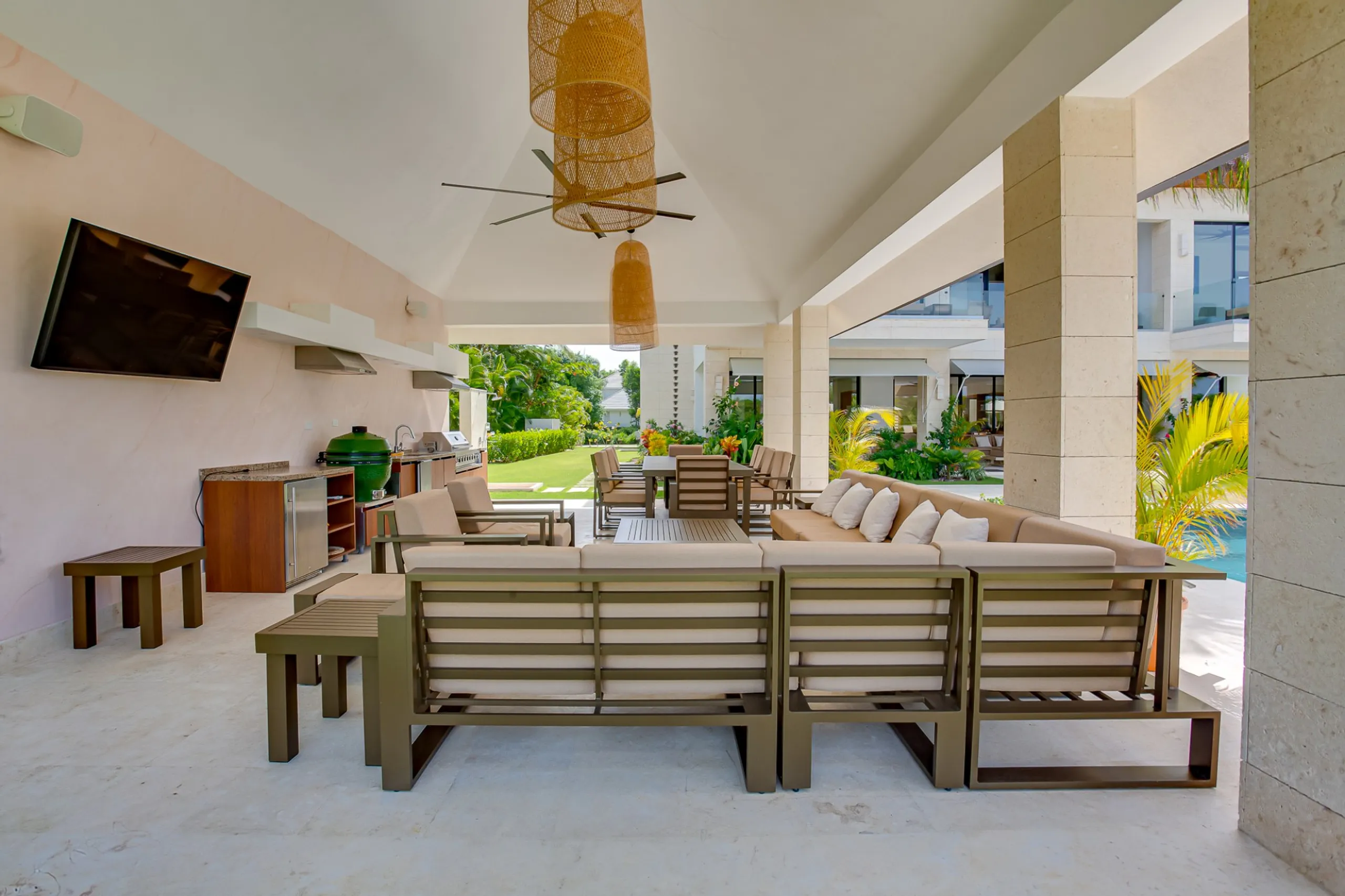 Tropical 7 Bedroom Luxury Villa with Private Pool, and Golf Course Access — photograph 10