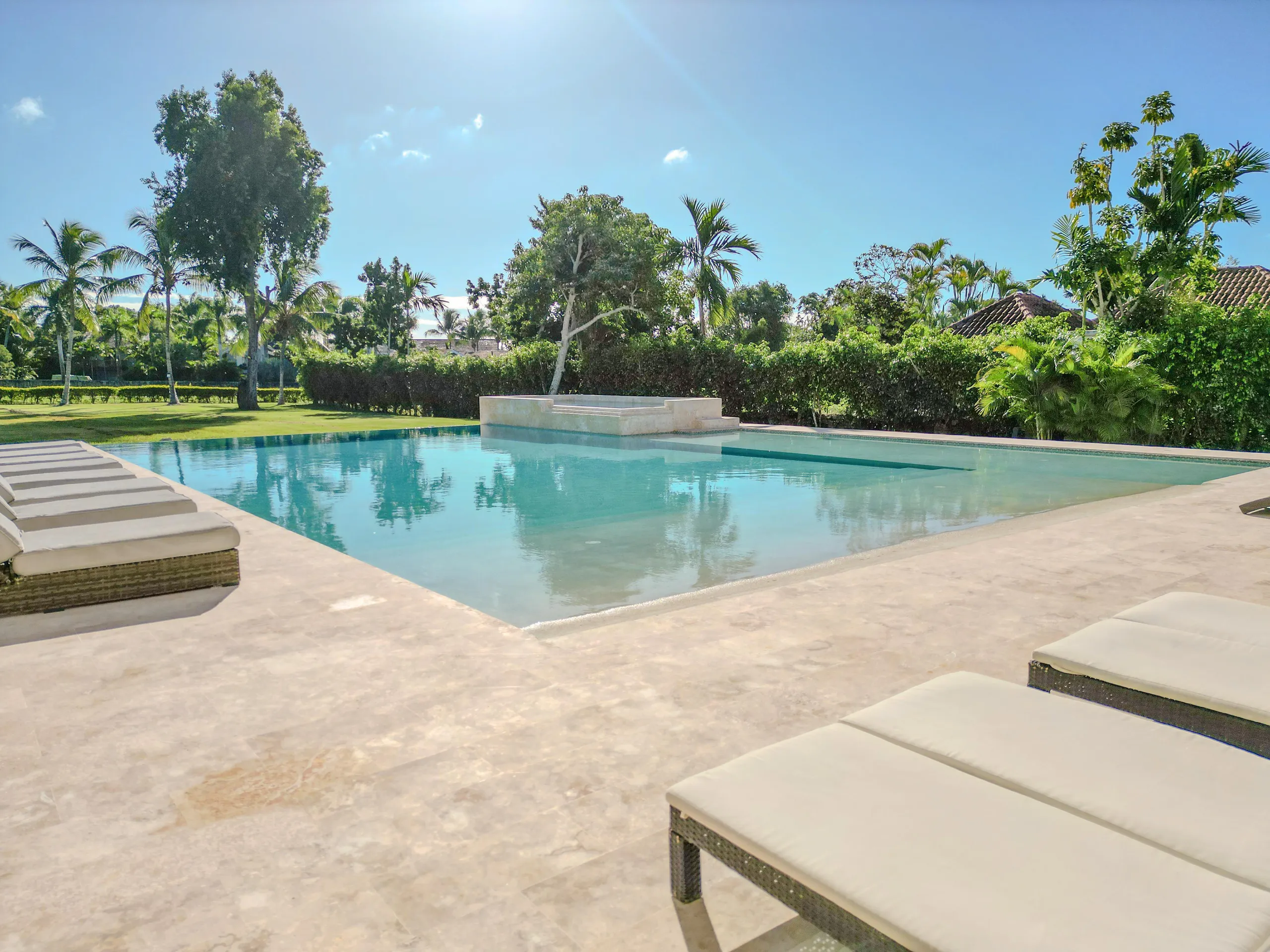 Radiant 6BR Villa with Private Pool, Surrounded by Ocean and Nature — photograph 6