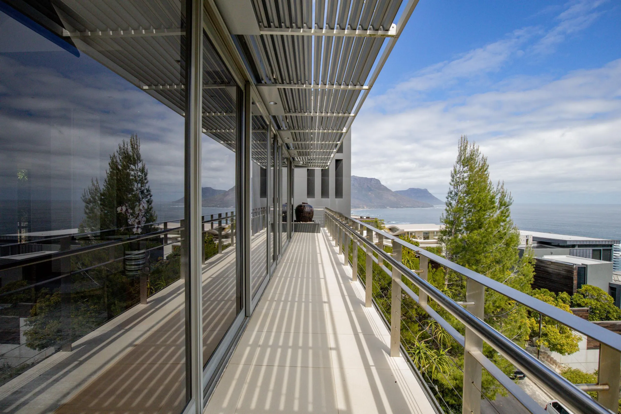 Contemporary Luxe Villa with Mountain and Ocean Views — photograph 6