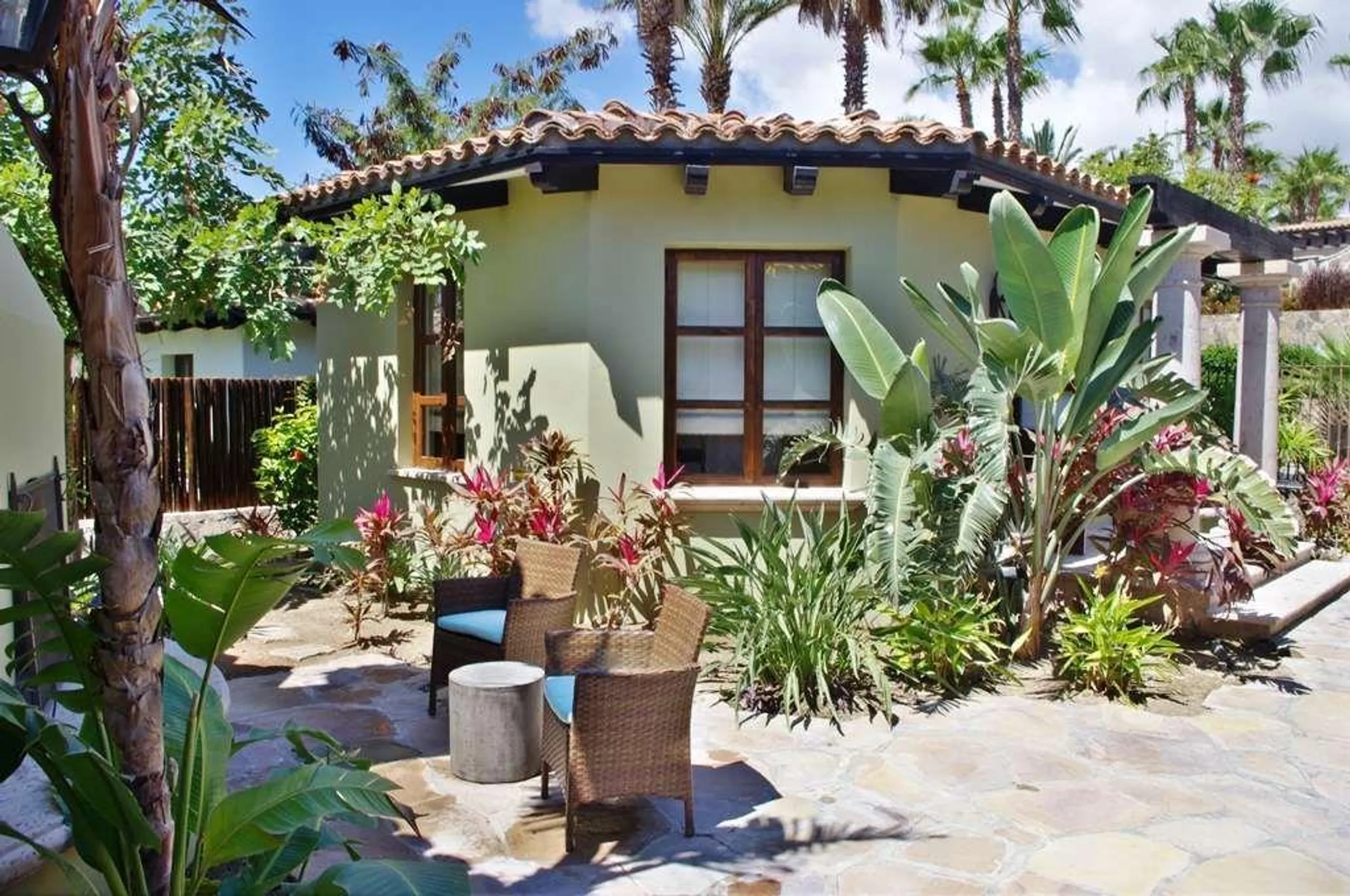 Punta Ballena Beachfront Villa with Private Pool and Ocean Views — photograph 11
