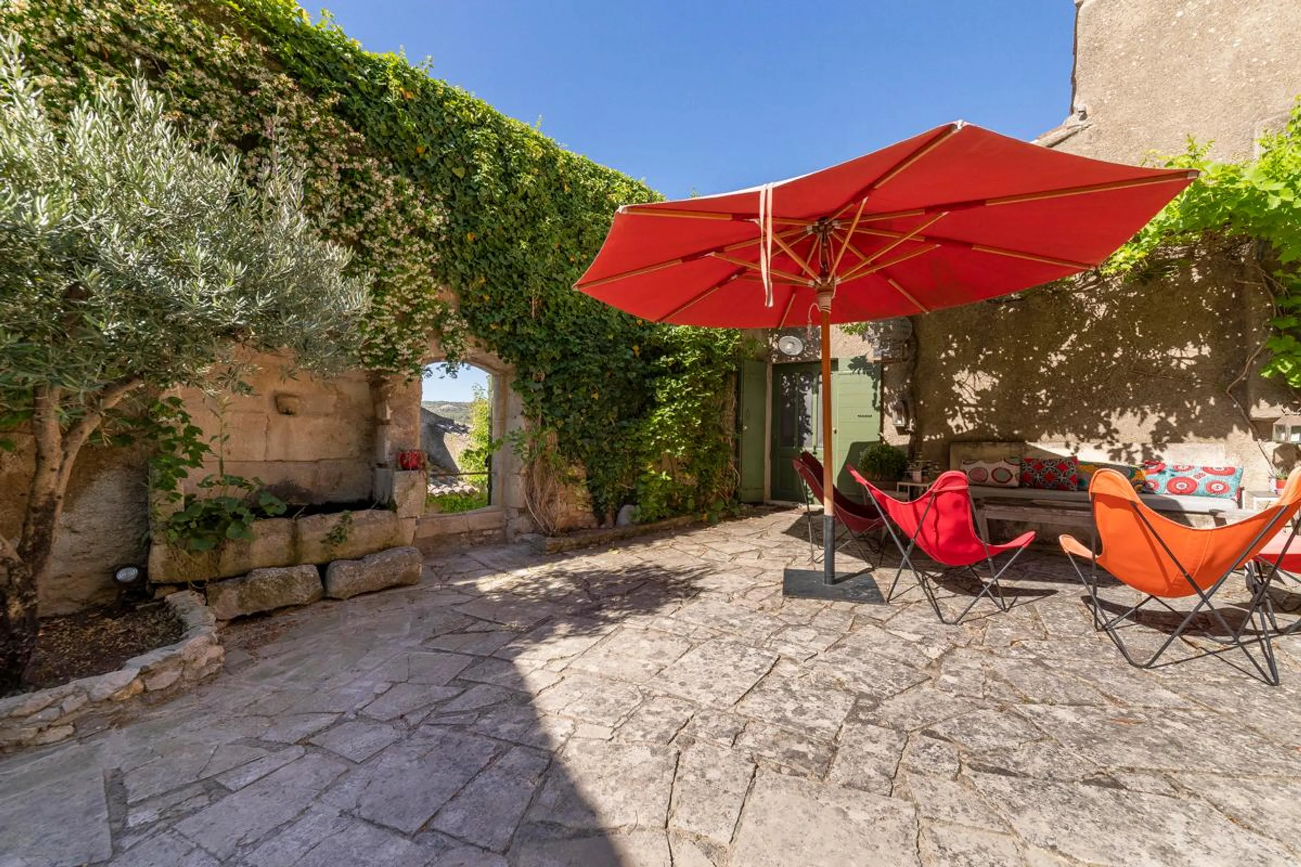 Exceptional 6BR Villa with Swimming Pool and Glorious Mountain Views — photograph 7