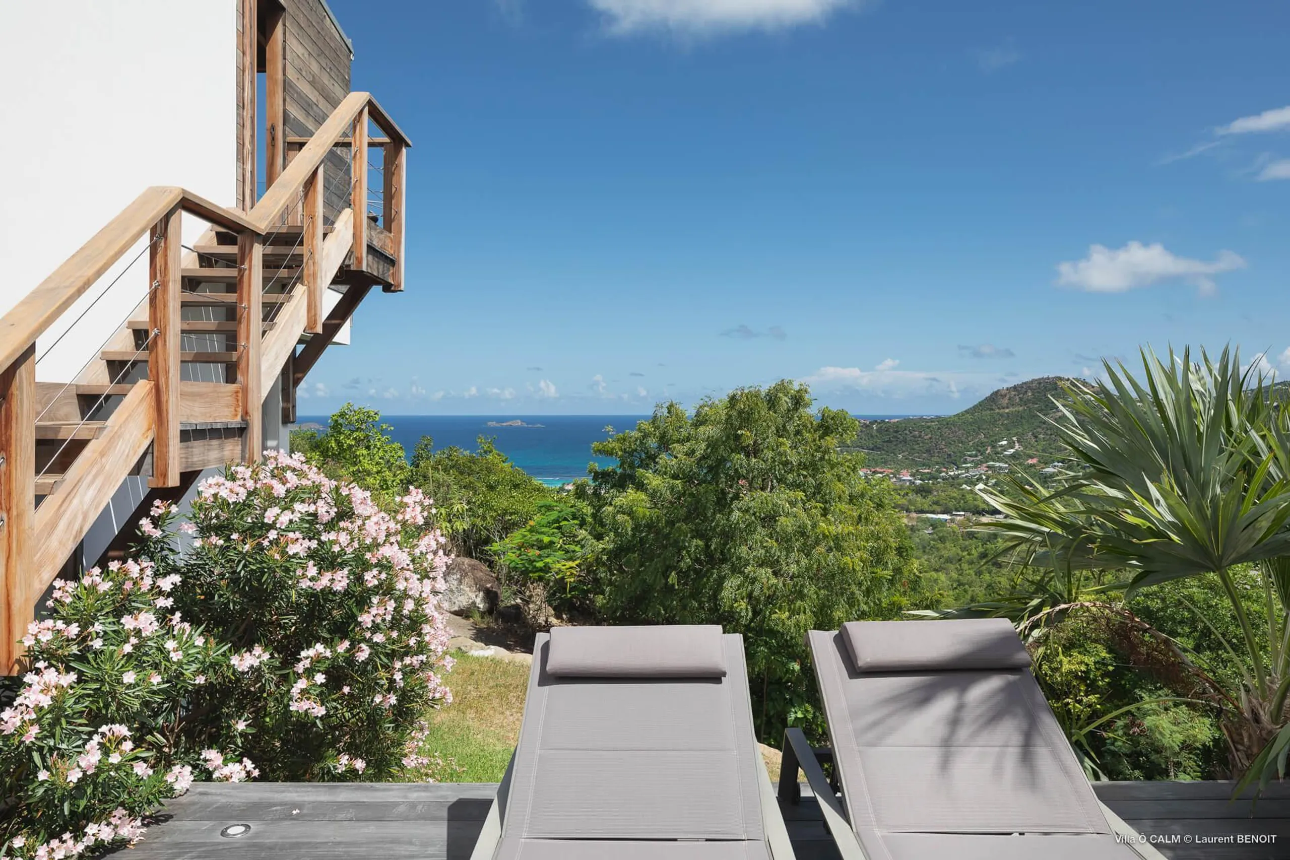 Panoramic Ocean Views: Exquisite Getaway in Private Pogamus — photograph 9