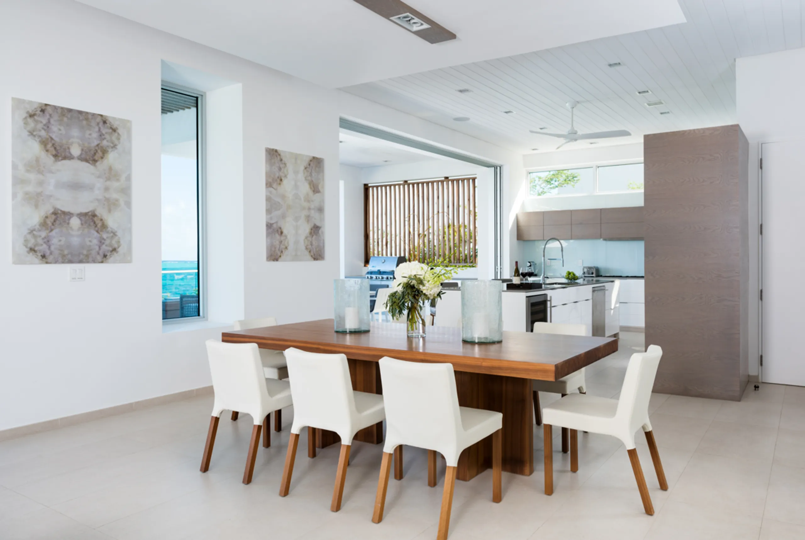 Secluded Charm and Luxury: North Shore's 5-Bedroom Beachfront Villa with Infinity Pool and Ocean Views — photograph 10