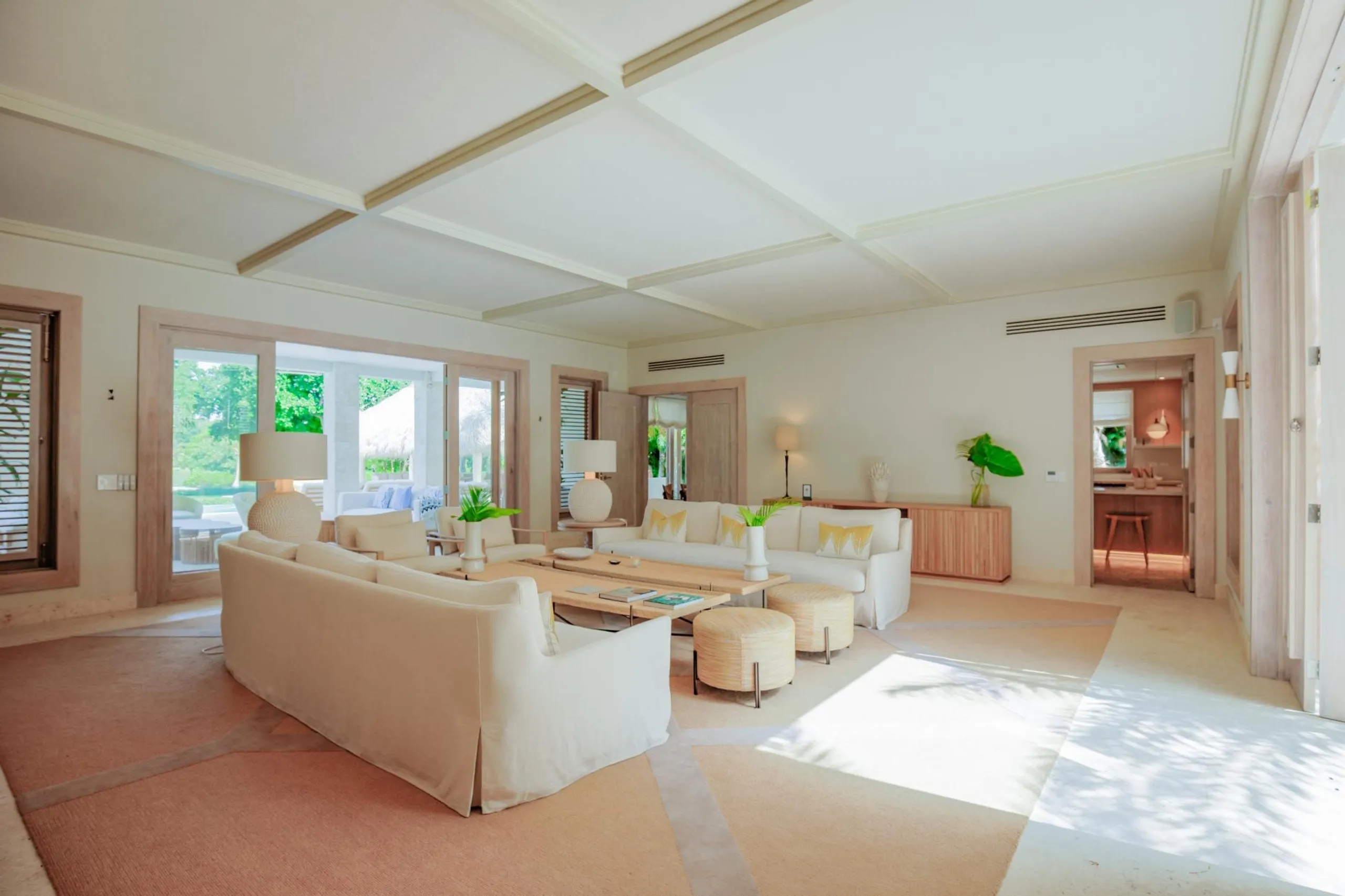Tranquil Six Bedroom Villa with Private Pool, and Scenic Golf Course Surroundings — photograph 11