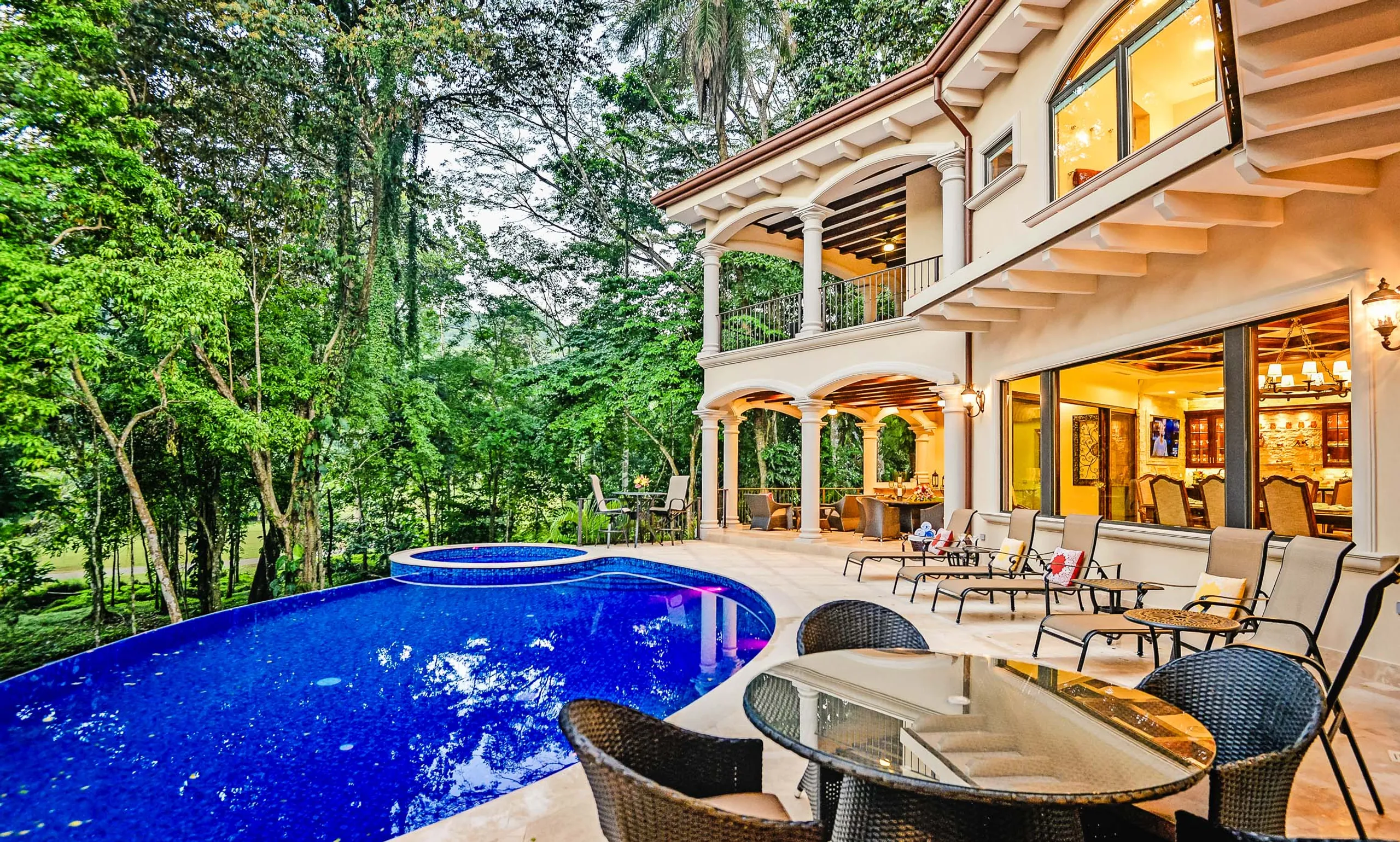 Serene Rainforest Villa with Private Pool and Beach Club Access — photograph 2