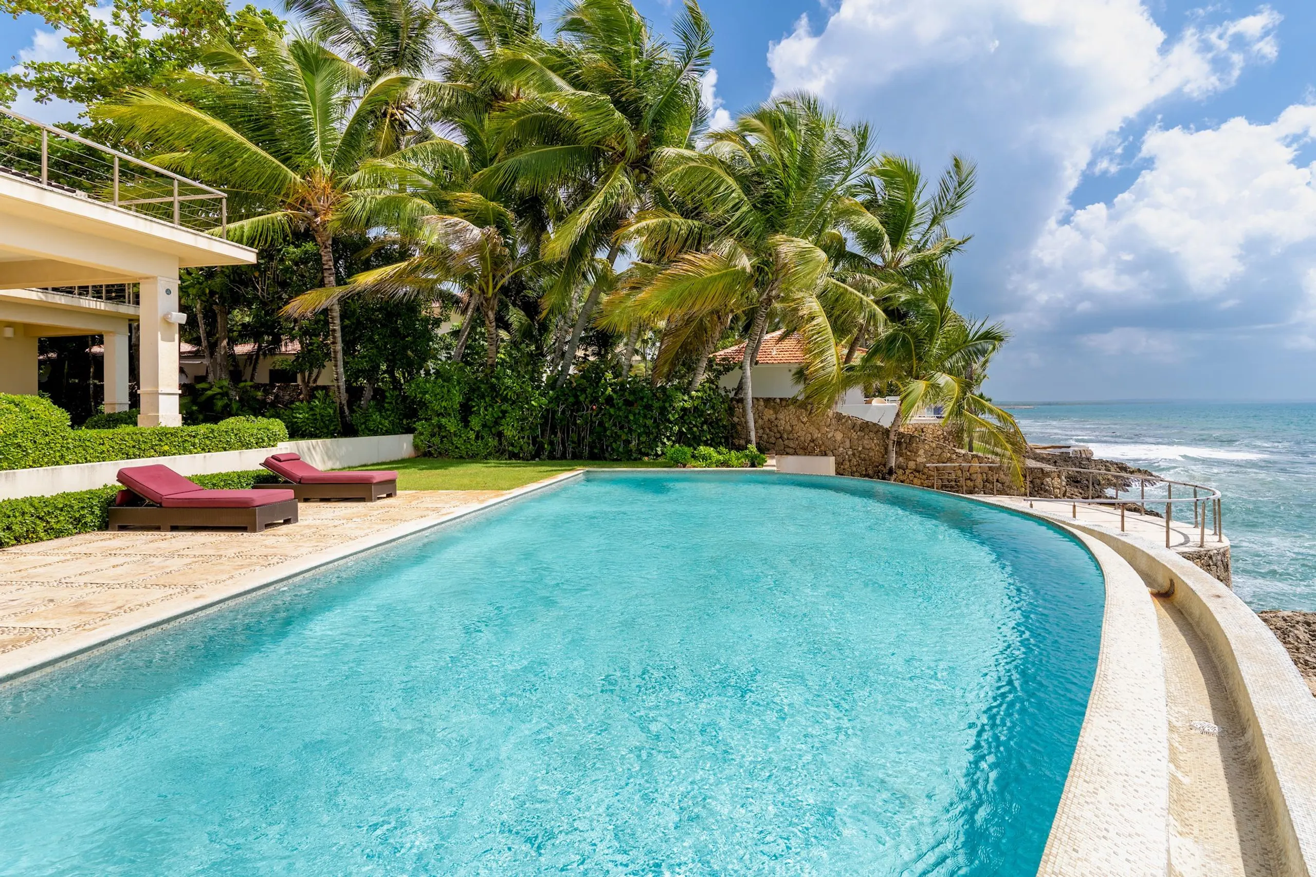 Pristine Oceanview Villa with Luxury Pool — photograph 2