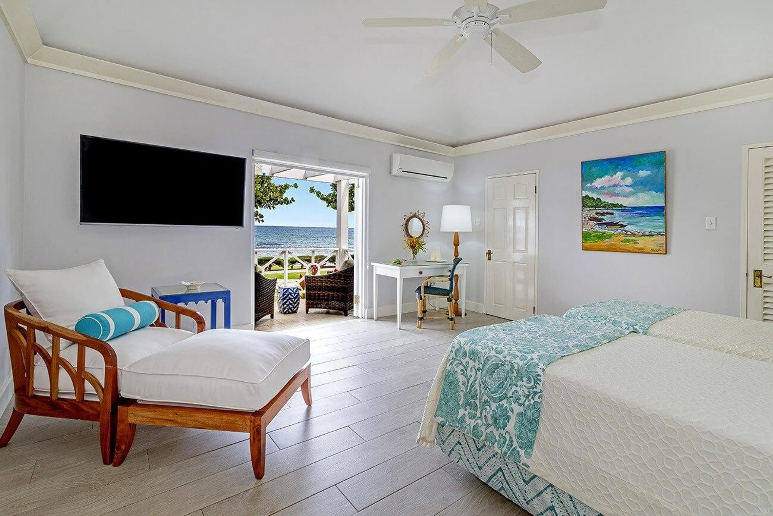 Elegant Beachfront Villa in Montego Bay with Private Pool and Hot Tub — photograph 12