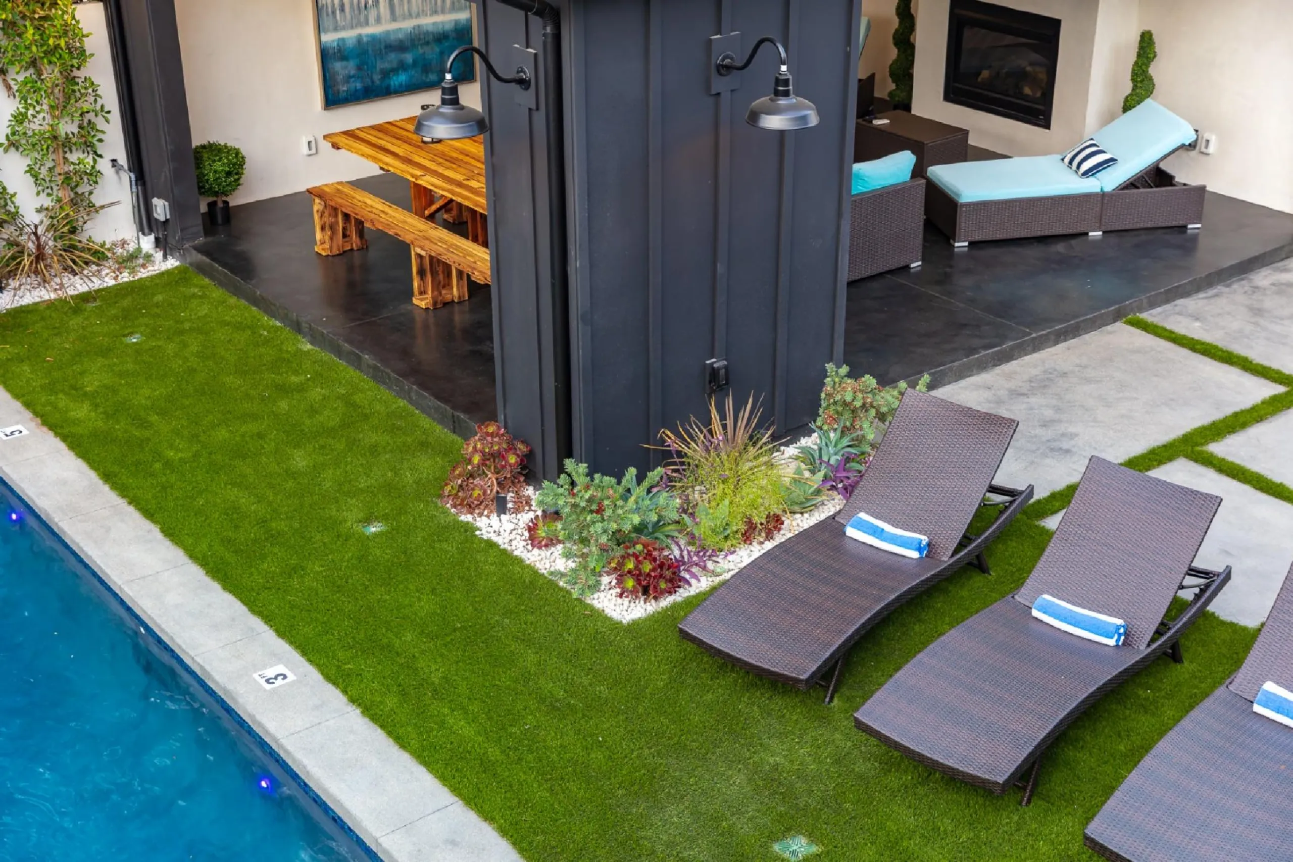 Luxury Modern Farmhouse Estate with Private Waterfall Pool — photograph 11