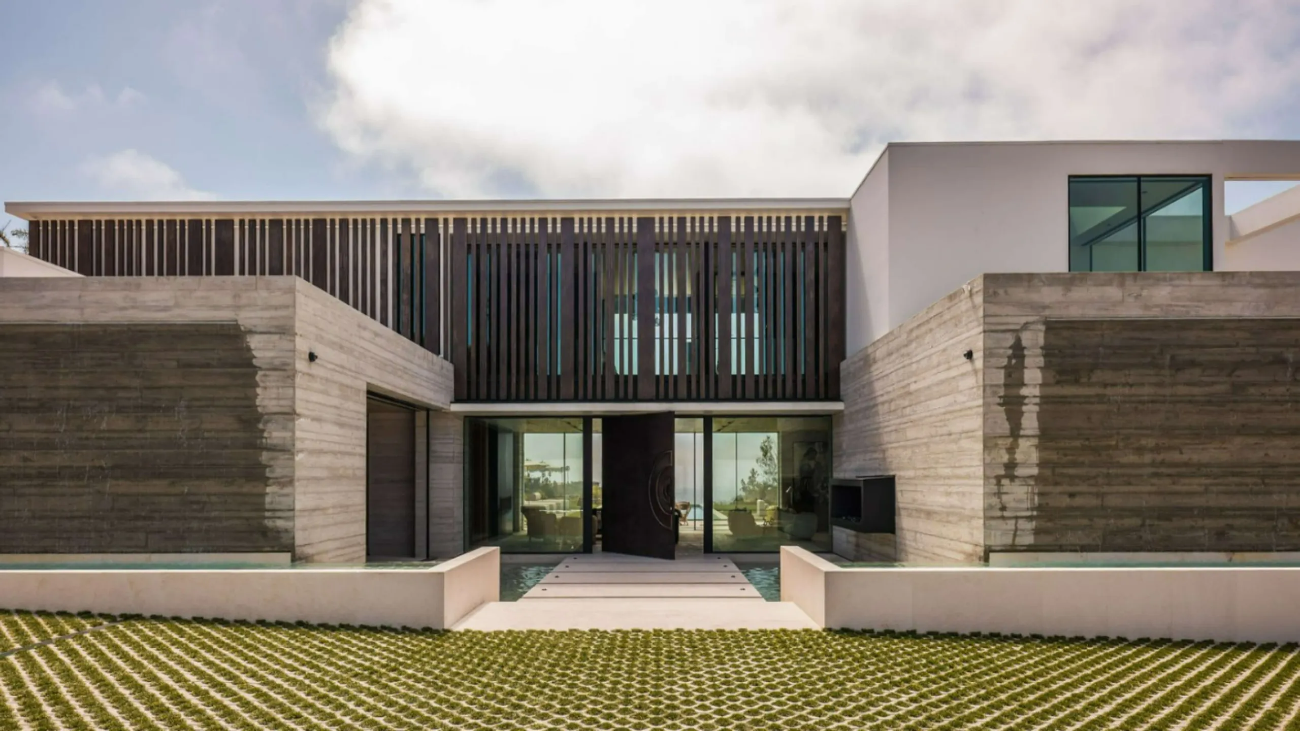Iconic Point Dume Estate with Private Surf Access, 70-Foot Pool & Luxe Design — photograph 6
