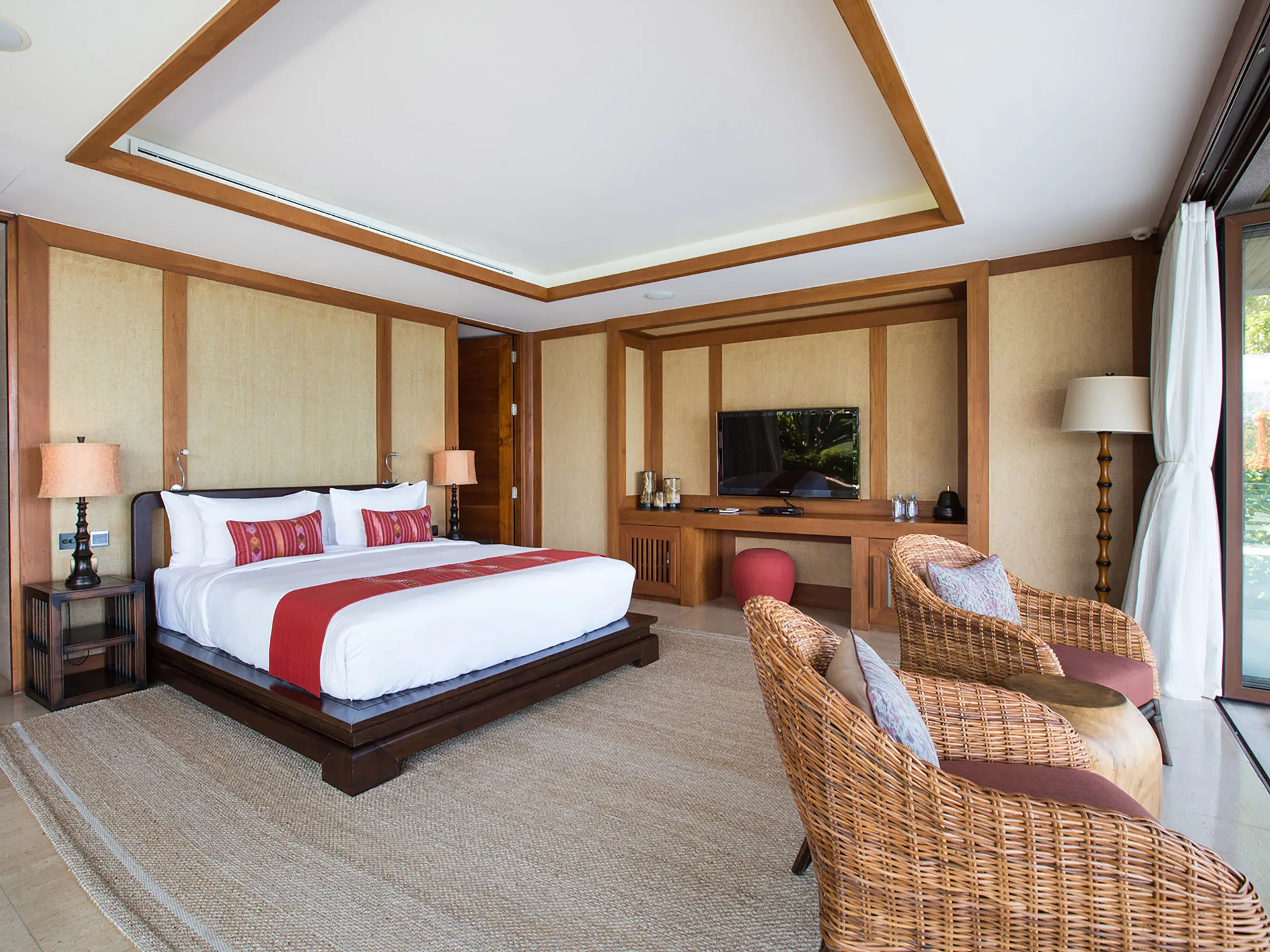 Classic Luxury in Koh Samui with 25 Meter Infinity Pool and Resort-Level Amenities — photograph 12