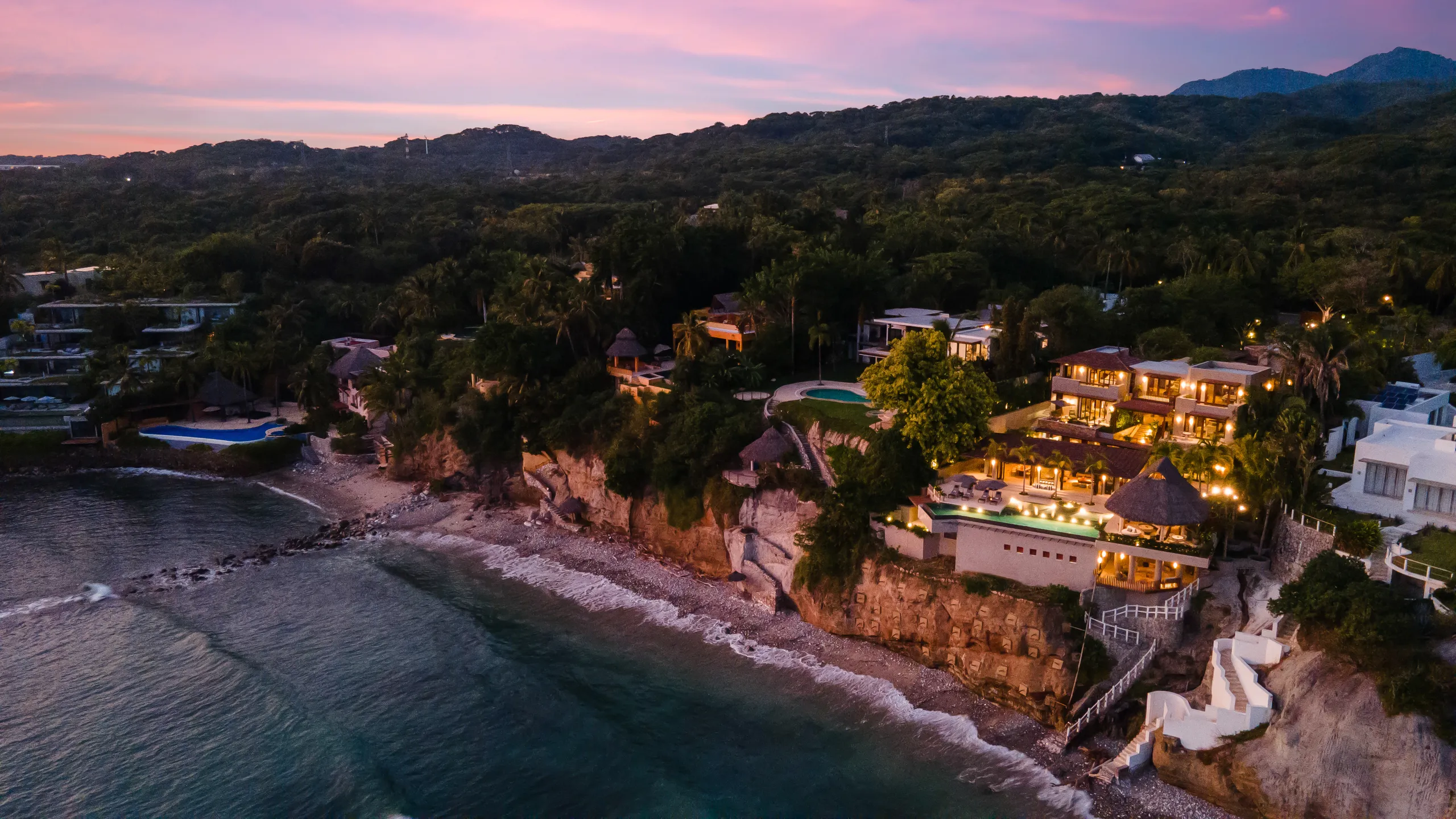 Exquisite Punta de Mita Villa with with Private Beach, Infinity Pool & Oceanfront Living — photograph 5