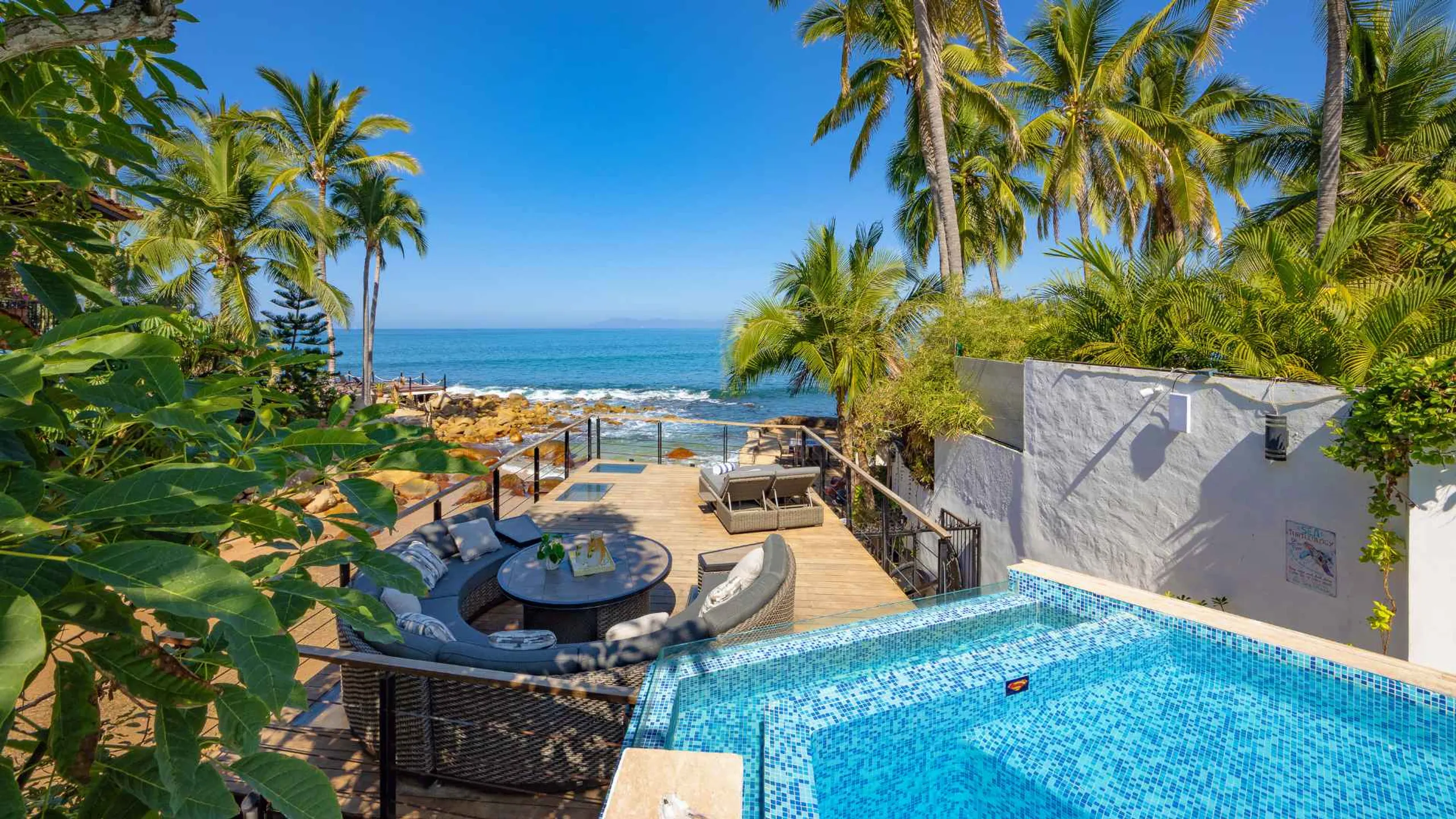 Exquisite 11-Bedroom Villa Along the South Shore with Private Pool and Ocean Views — photograph 9