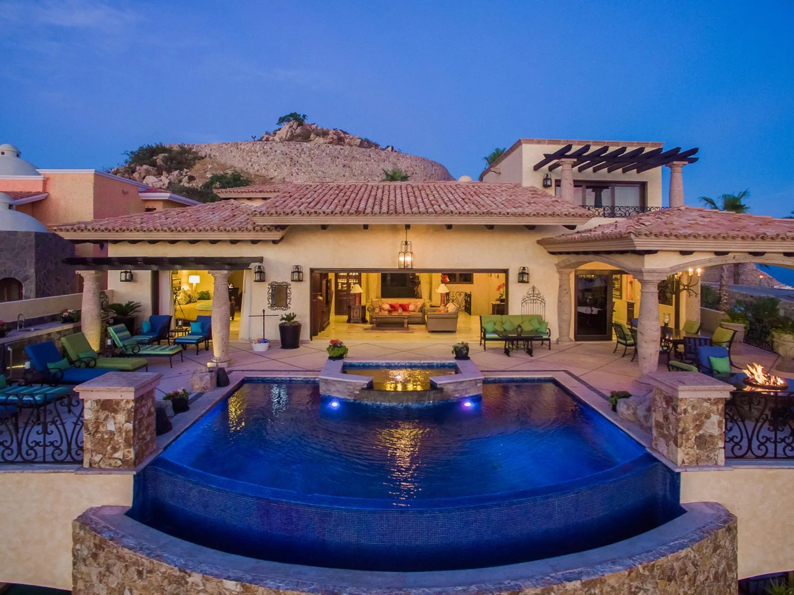 Majestic Classic Luxury with infinity pool with Breathtaking Ocean View, Cabo San Lucas