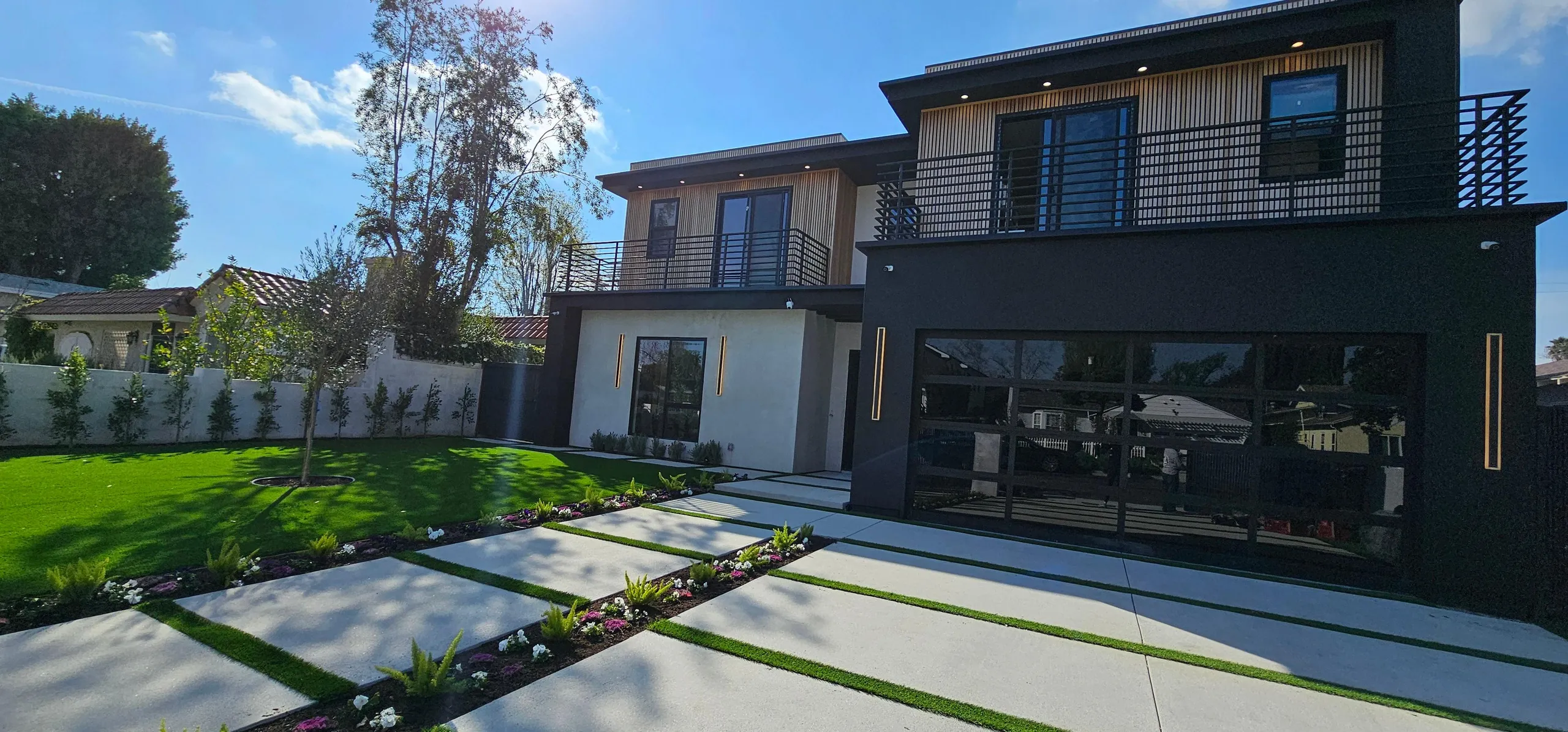 Spacious 6BR Villa in Sherman Oaks with Private Pool & Garden — photograph 9