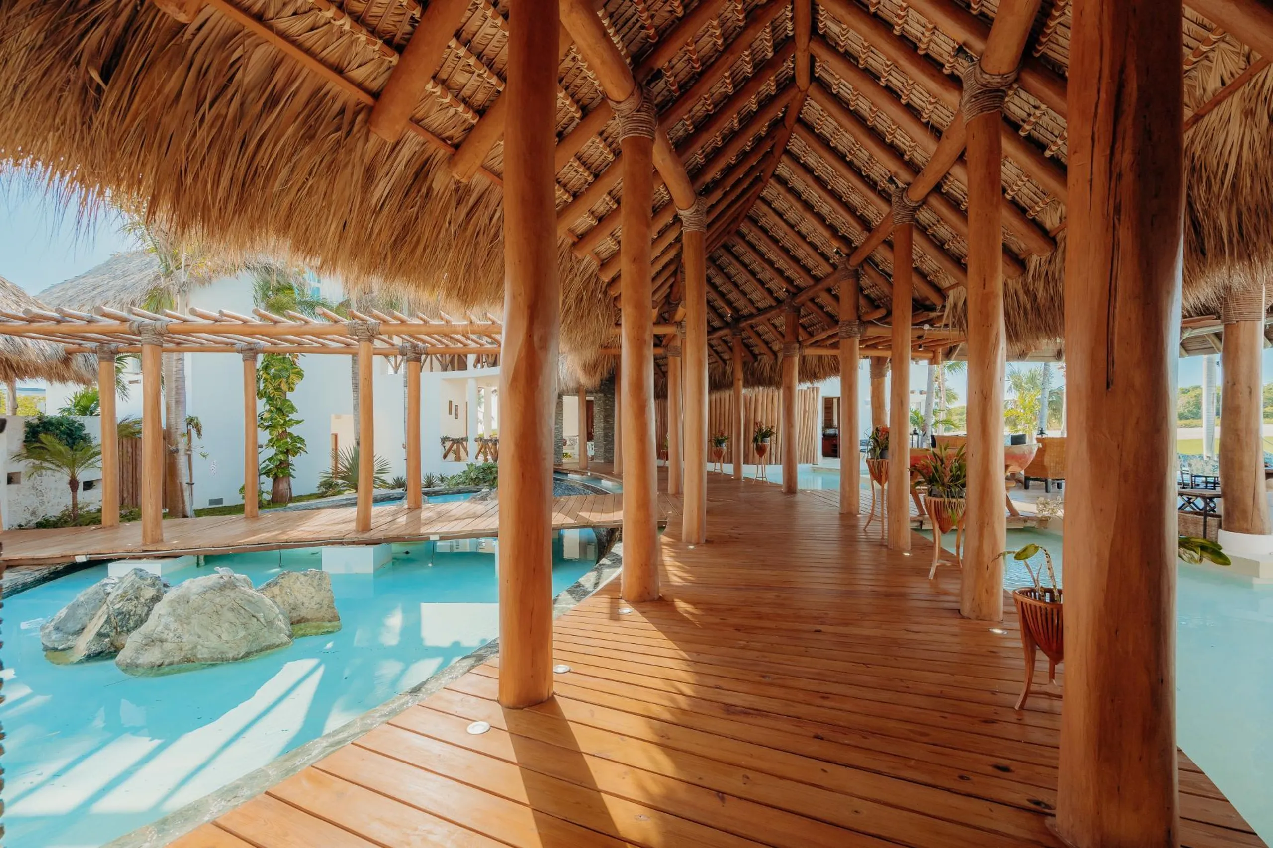 Invigorating Tropical Villa with Private Pool and Golf Course View — photograph 3