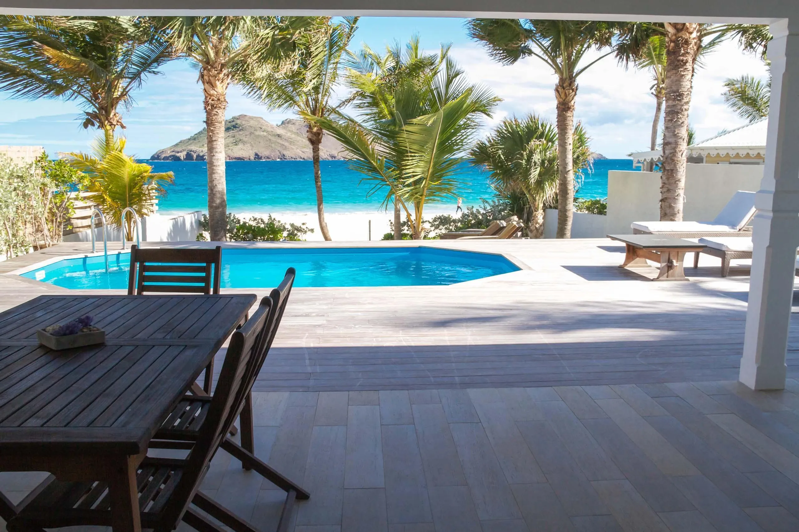 Lavish Seaview Villa with Private Pool and Walks to Beach, Flamands Beach