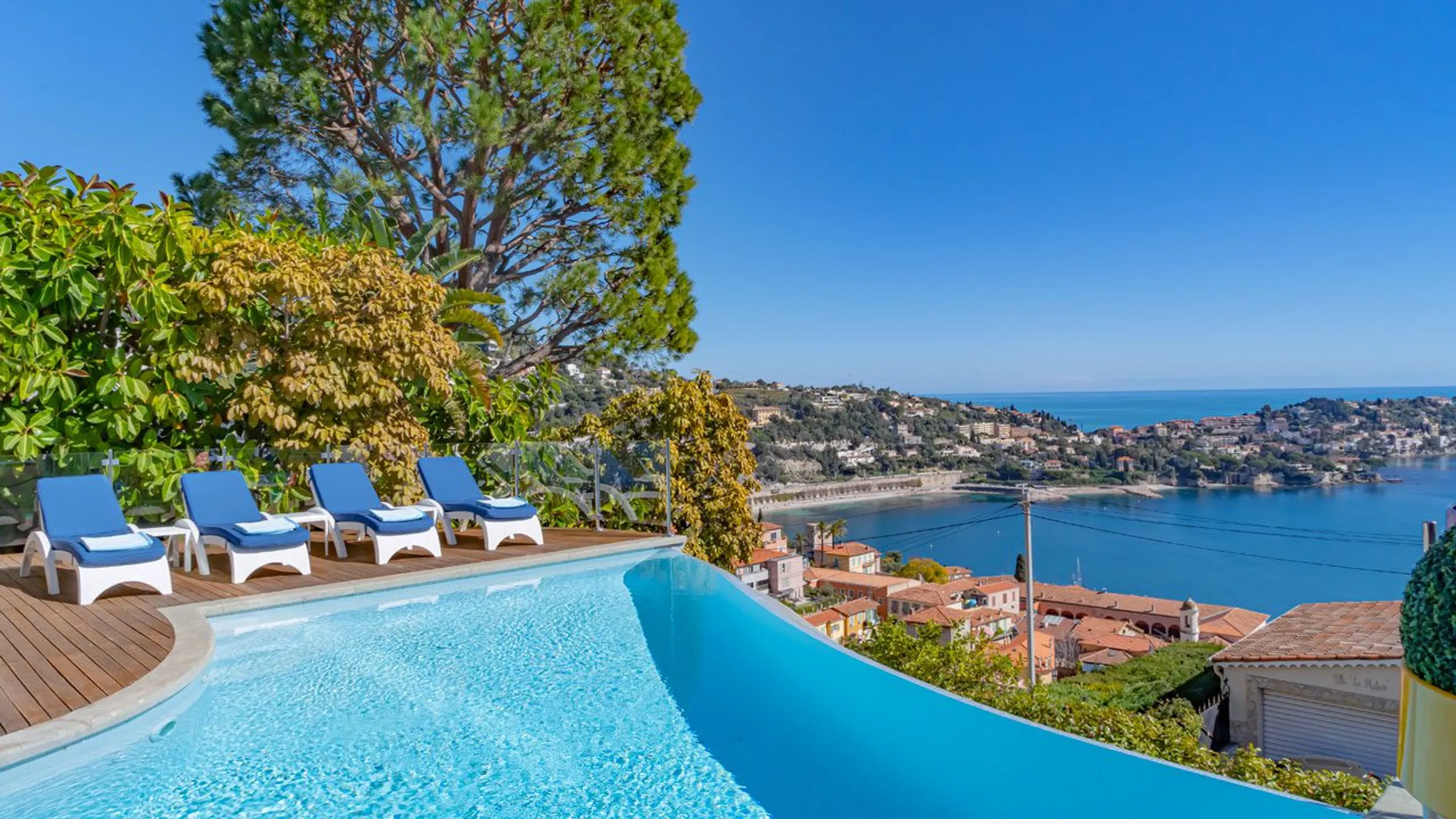Splendid 4BR Villa with Private Pool and Uninterrupted Côte d’Azur Views, Ville Franche Sur Mer