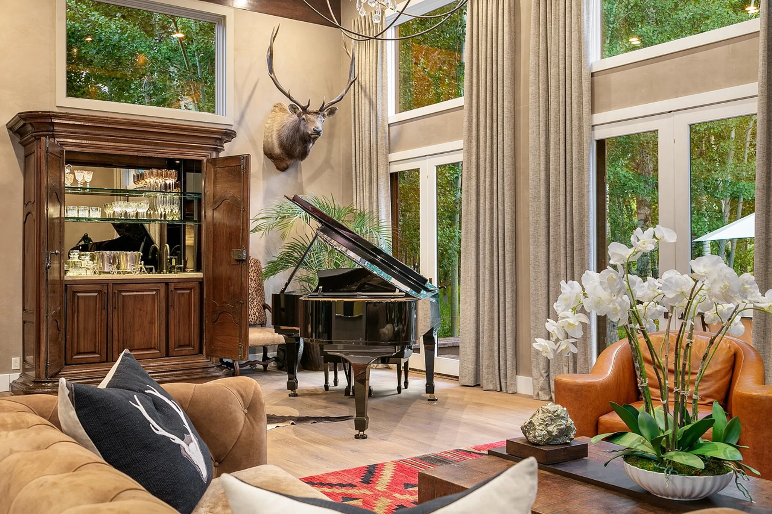 Plush and Inviting 4BR Villa with Private Balcony and Overlooking River Views — photograph 11
