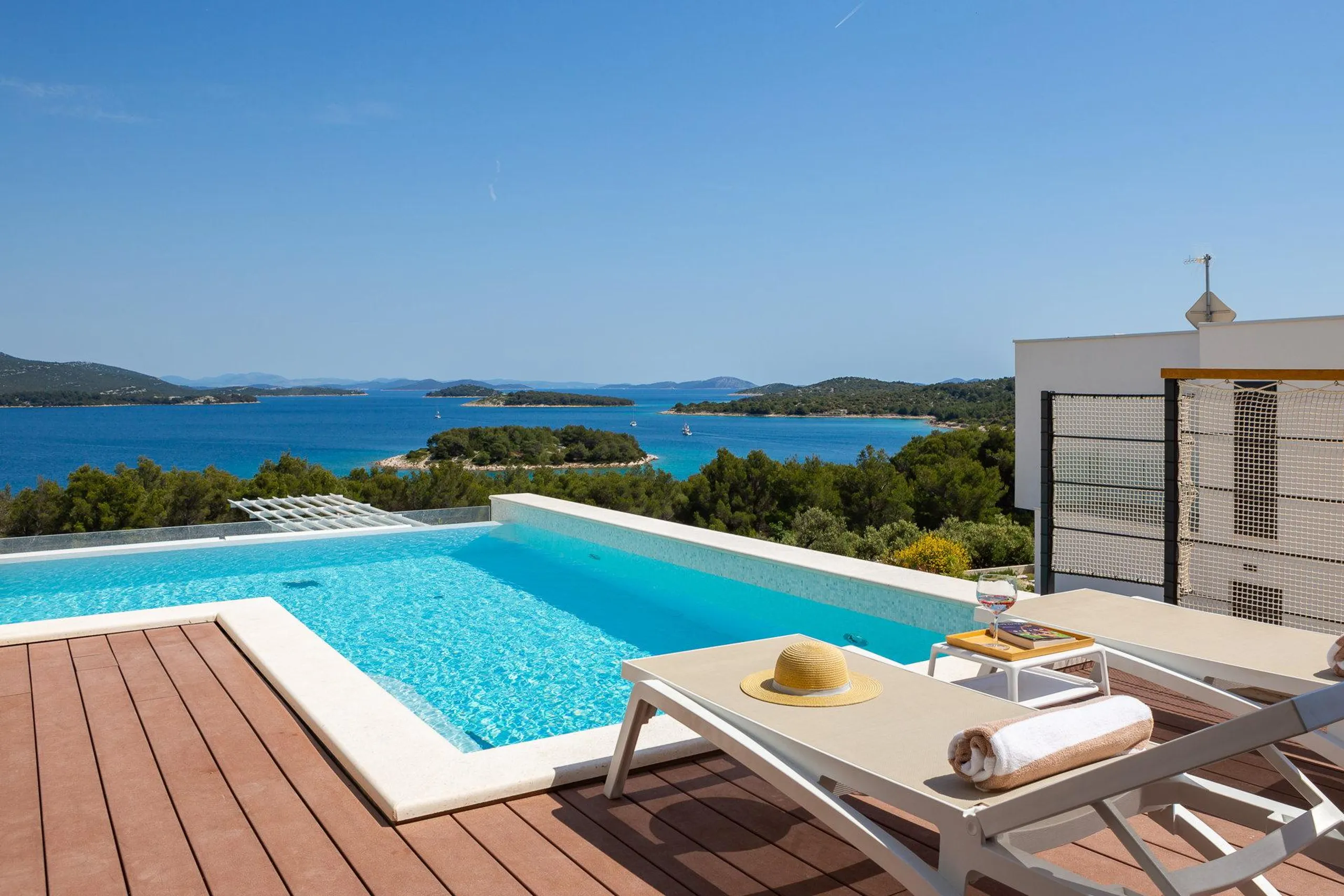 Deluxe Paradise Villa Complex with Private Pools and Breathtaking Sea Views — photograph 5