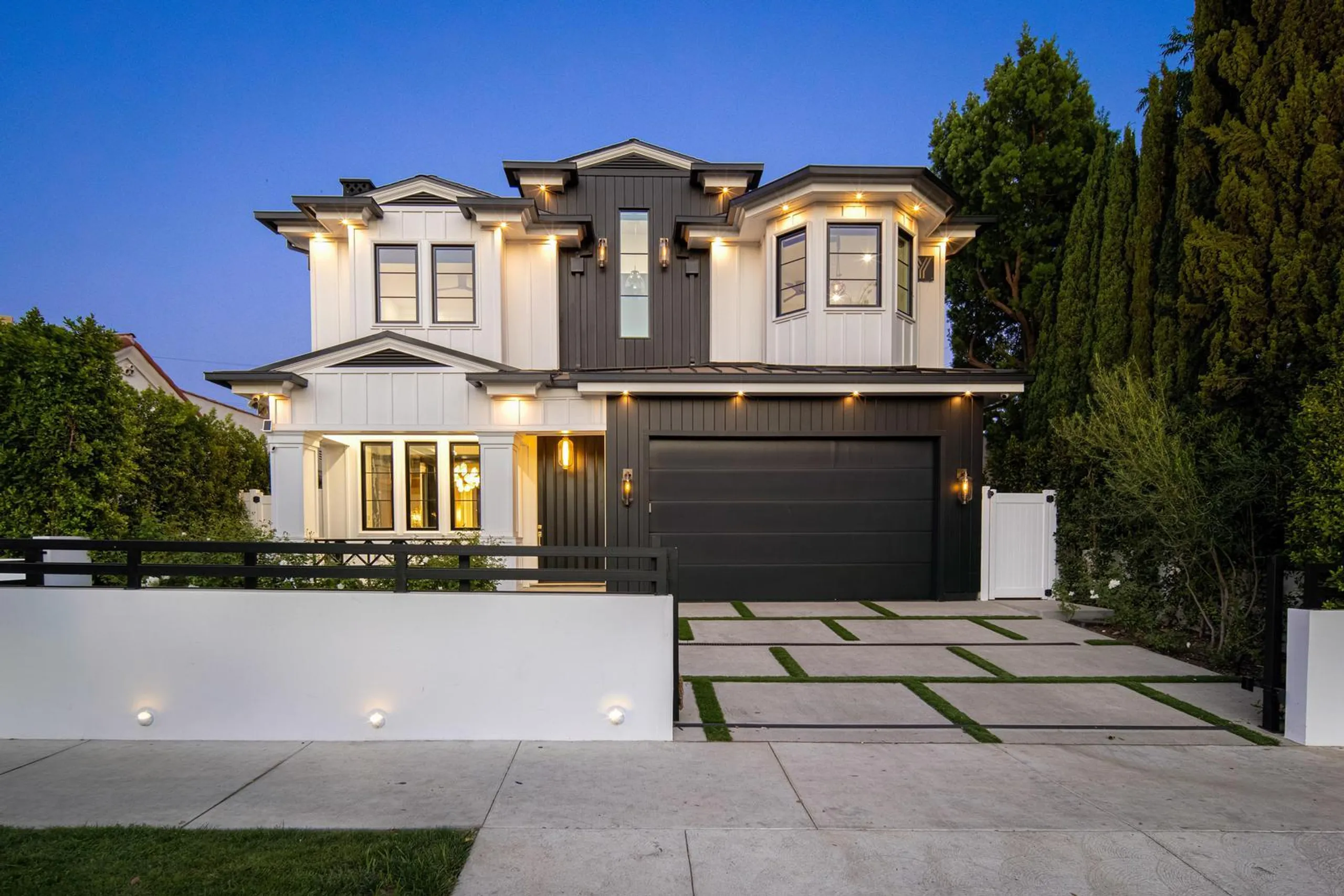 Modern West Hollywood Estate with Incredible Pool — photograph 2