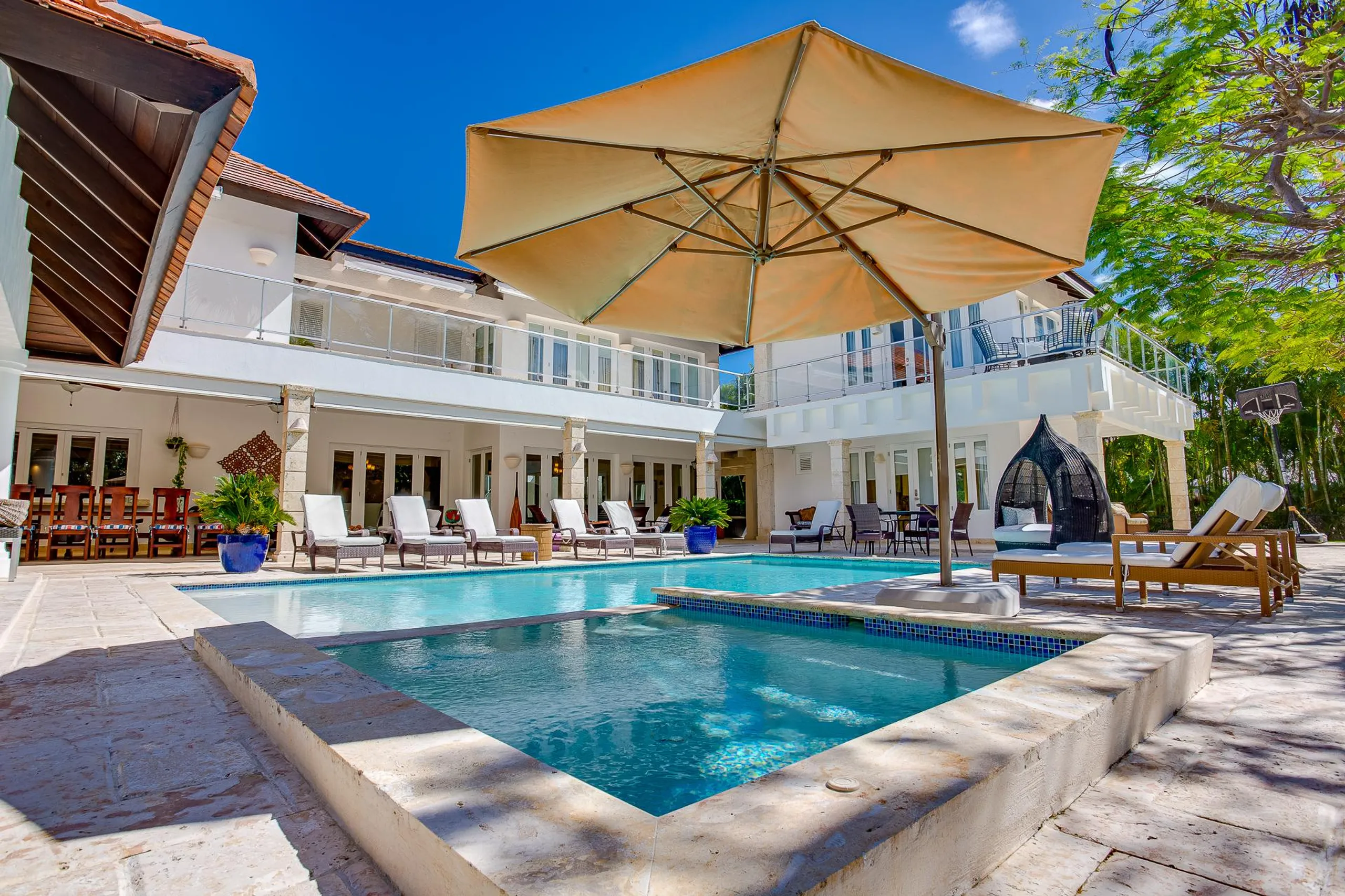 Impressive 8-Bedroom Villa with Private Pool in Punta Cana Resort — photograph 2