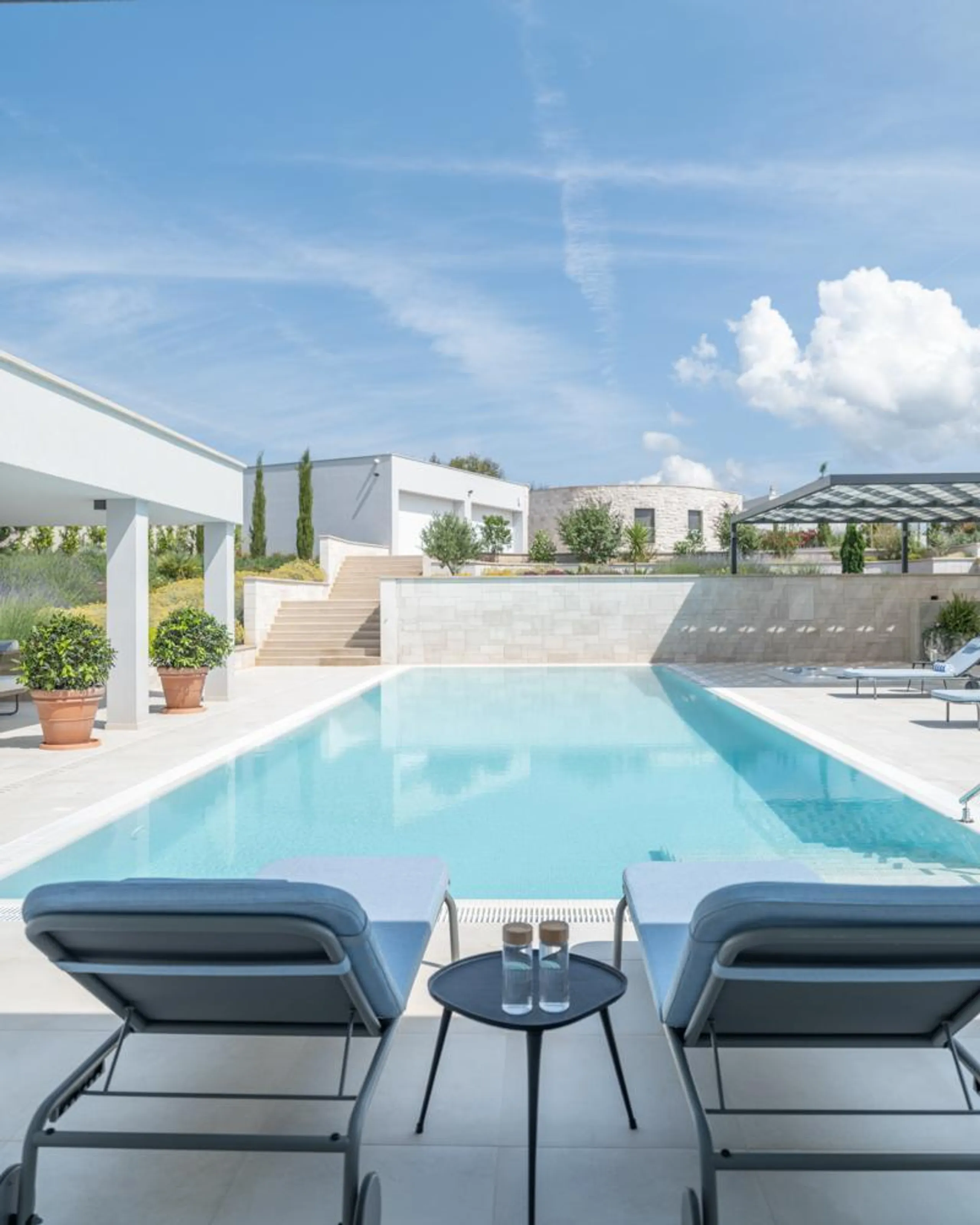 Croatian Paradise Villa with Ocean Views, Infinity Pool, and Historic Charm on Brac Island — photograph 2