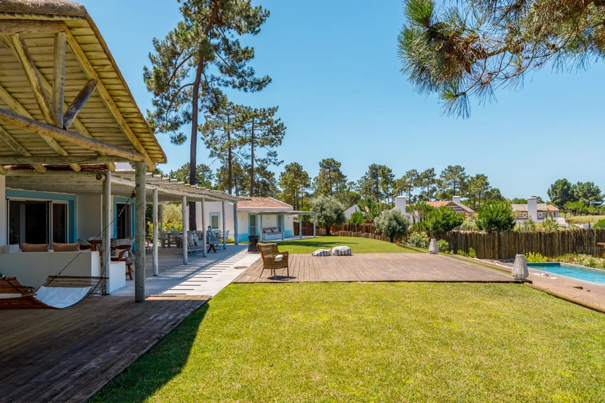 Enchanting 5BR Villa with Private Pool and Expansive Garden — photograph 12