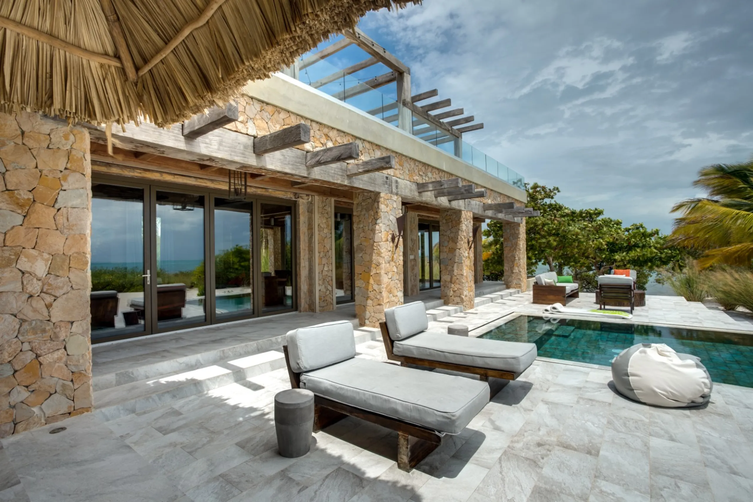 Private Island Villa in Belize with Private Pool and Lagoon Views — photograph 2