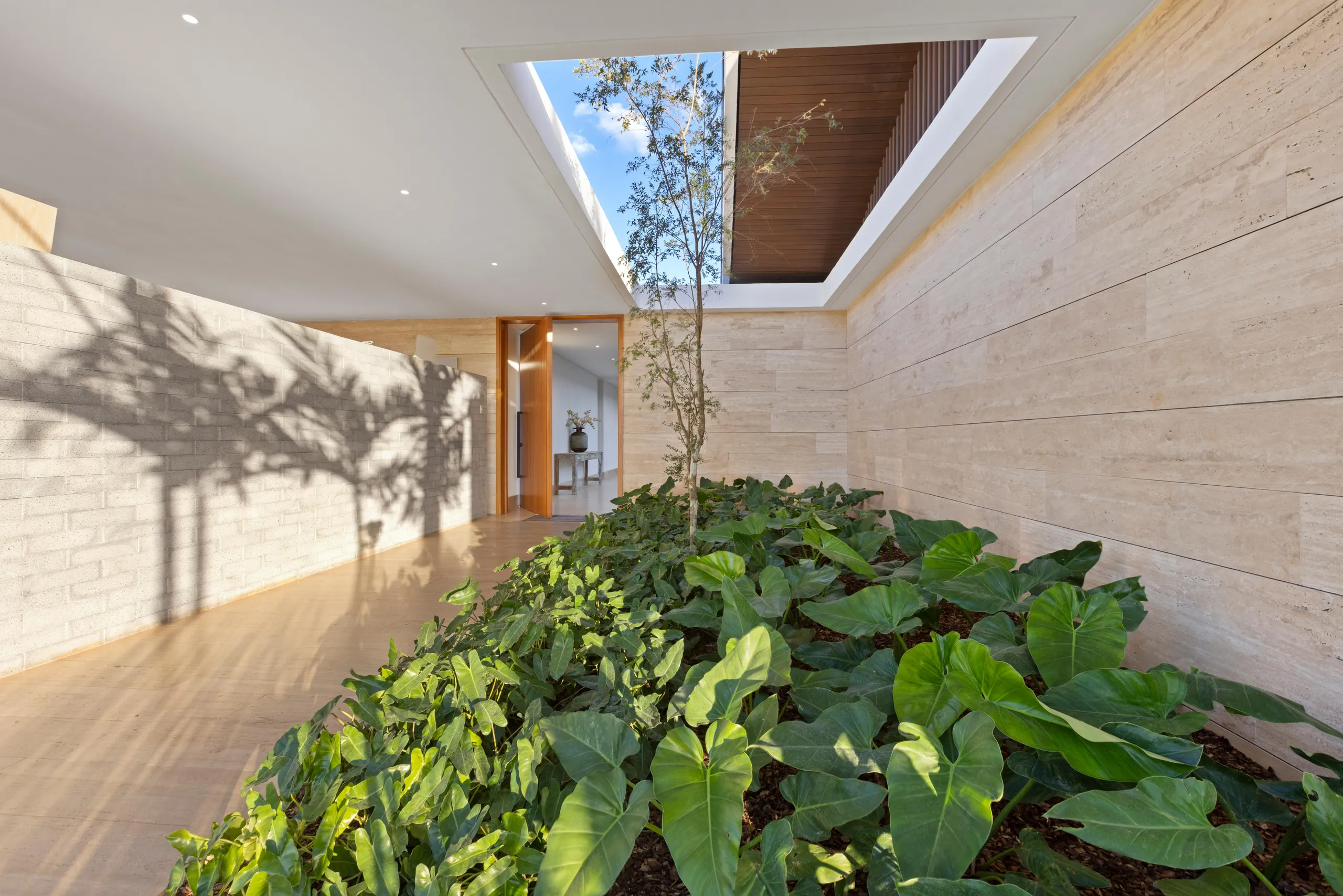 Superb Villa with Pool, Jacuzzi and Firepit — photograph 4