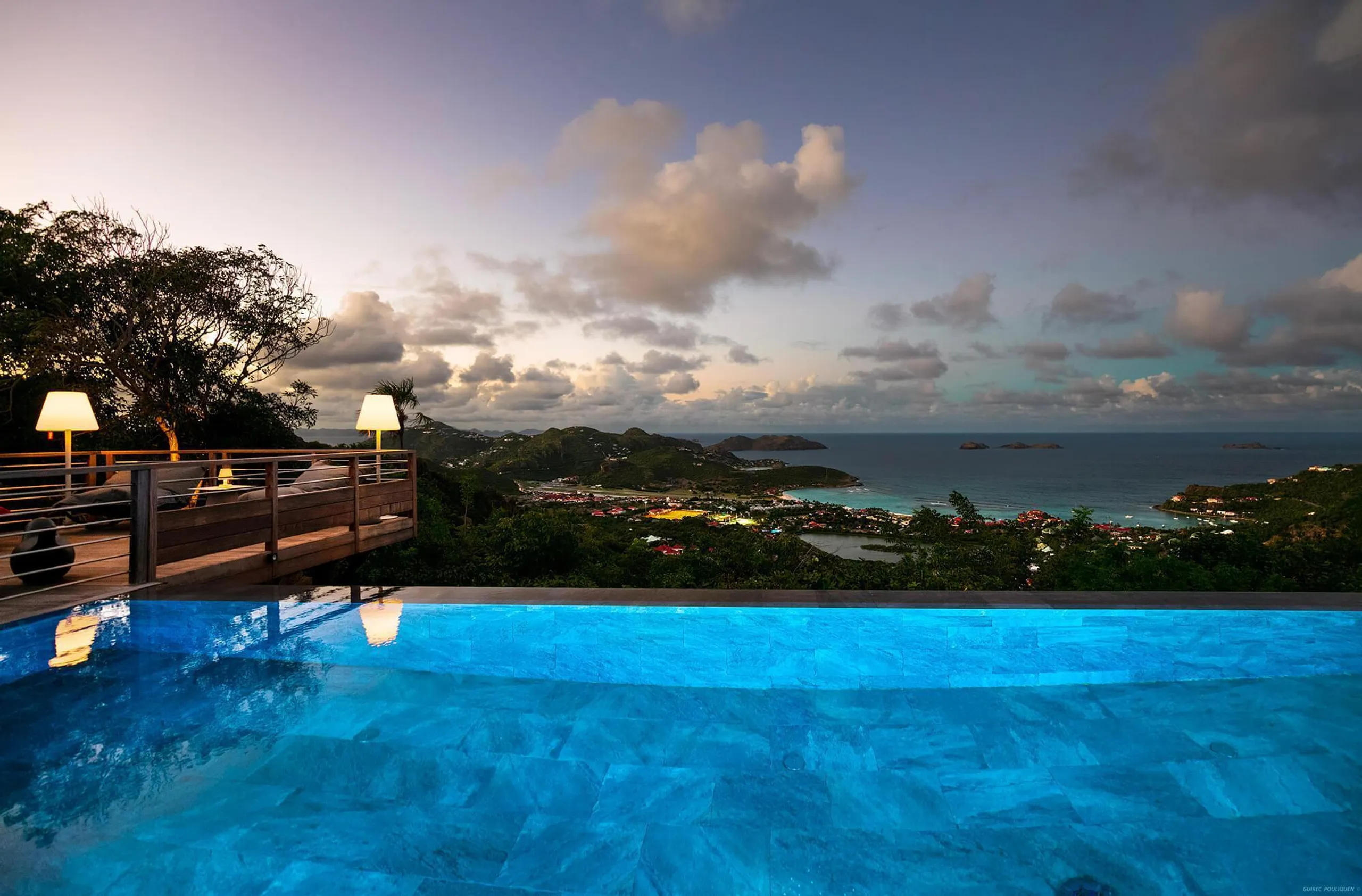 Elegant and Contemporary Style Villa with Infinity Pool with Stunning Views — photograph 12