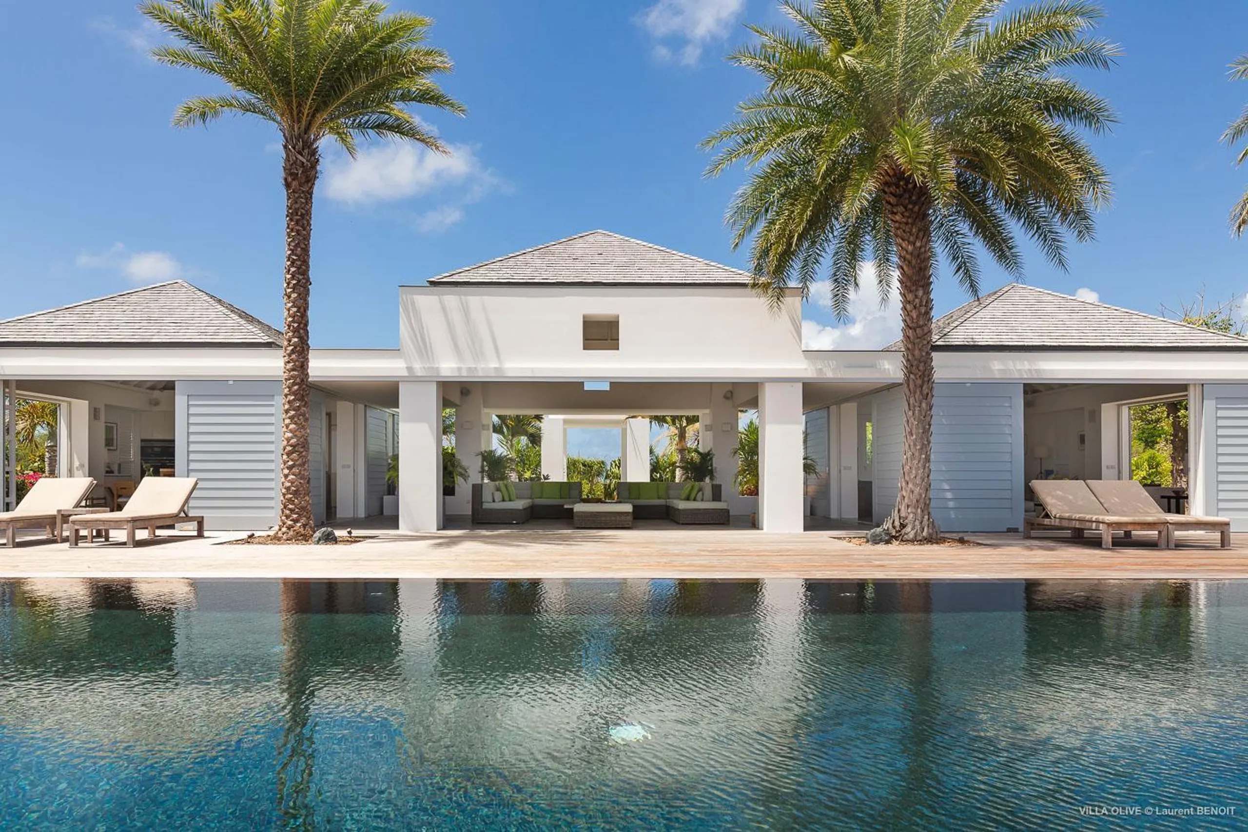 Lavish Gouverneur Oceanview Villa with Infinity Pool and Patio Dining — photograph 5