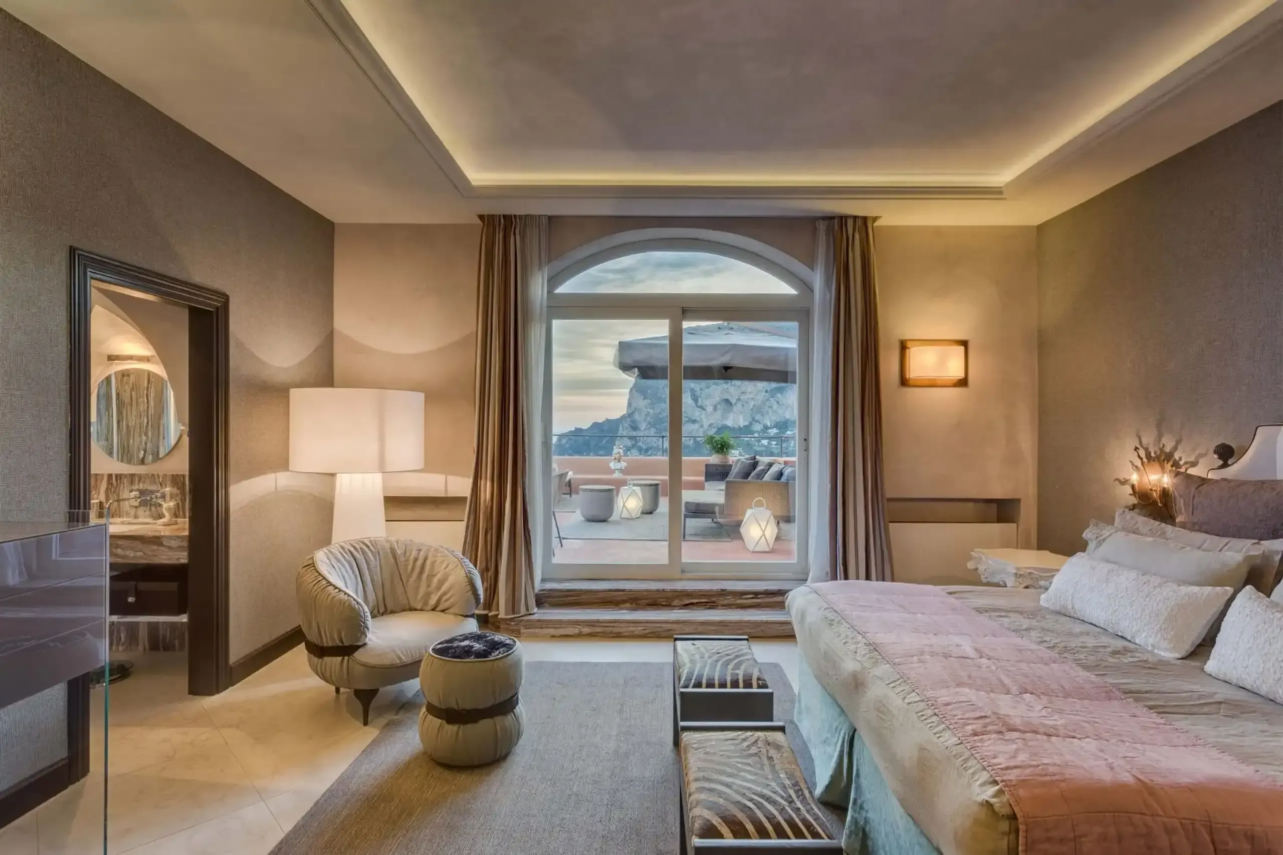 Exclusive Capri Villa with Pool and Sea Views — photograph 11